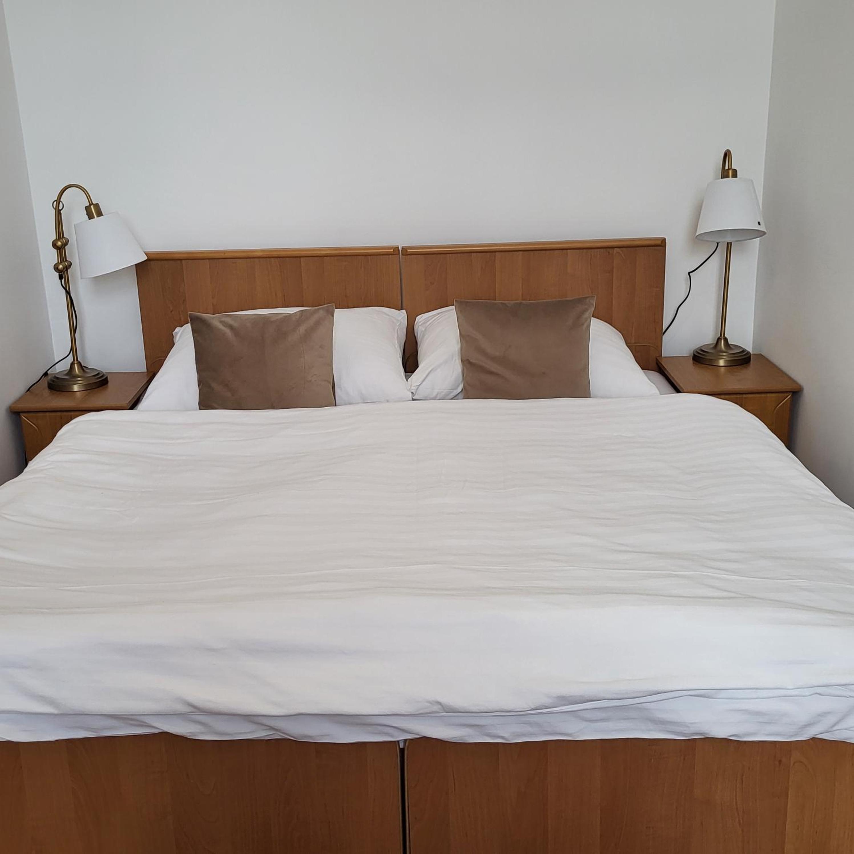 Large Twin Room - Photo 1