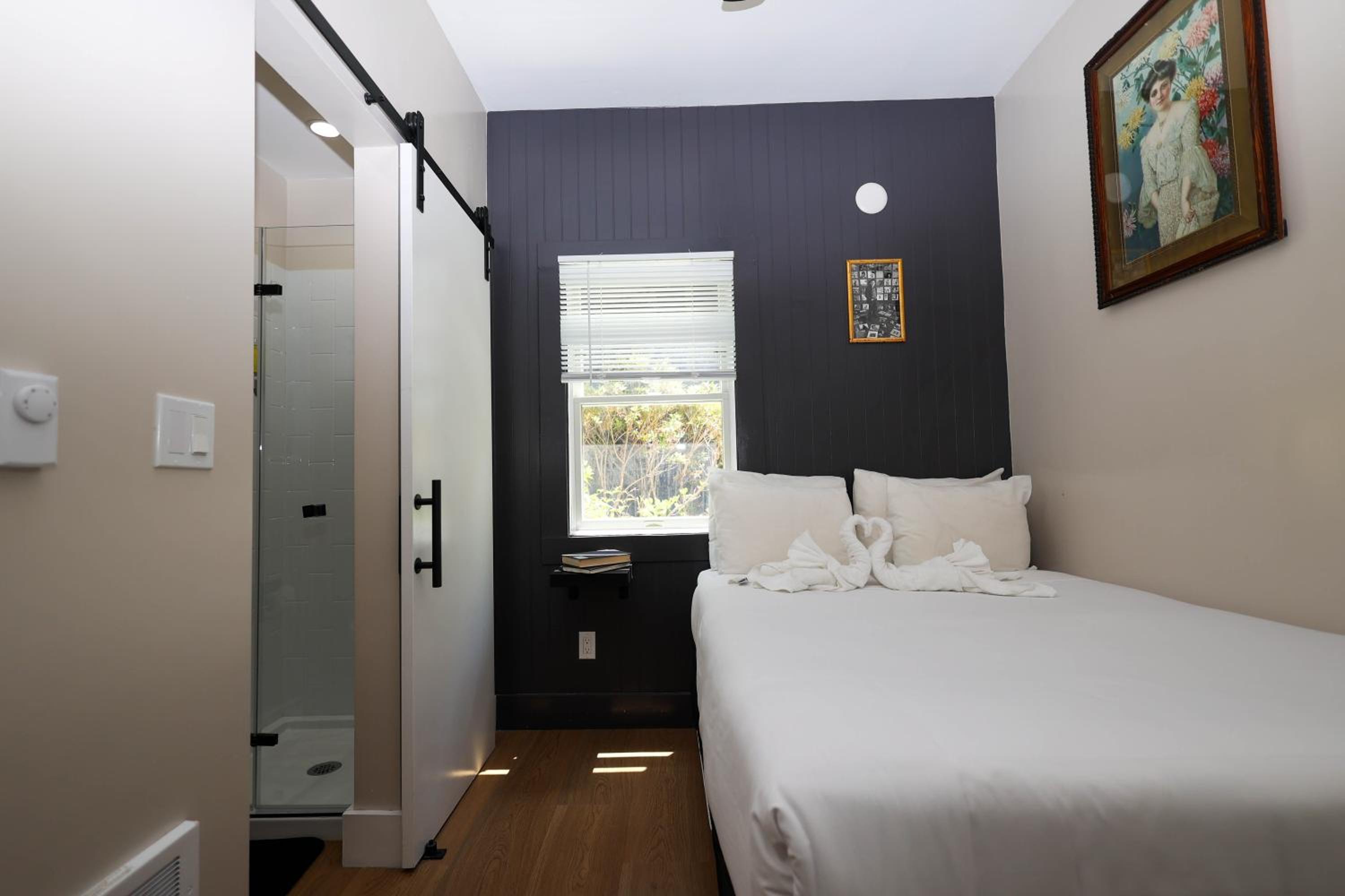 Double Room with Private Bathroom - Photo 2
