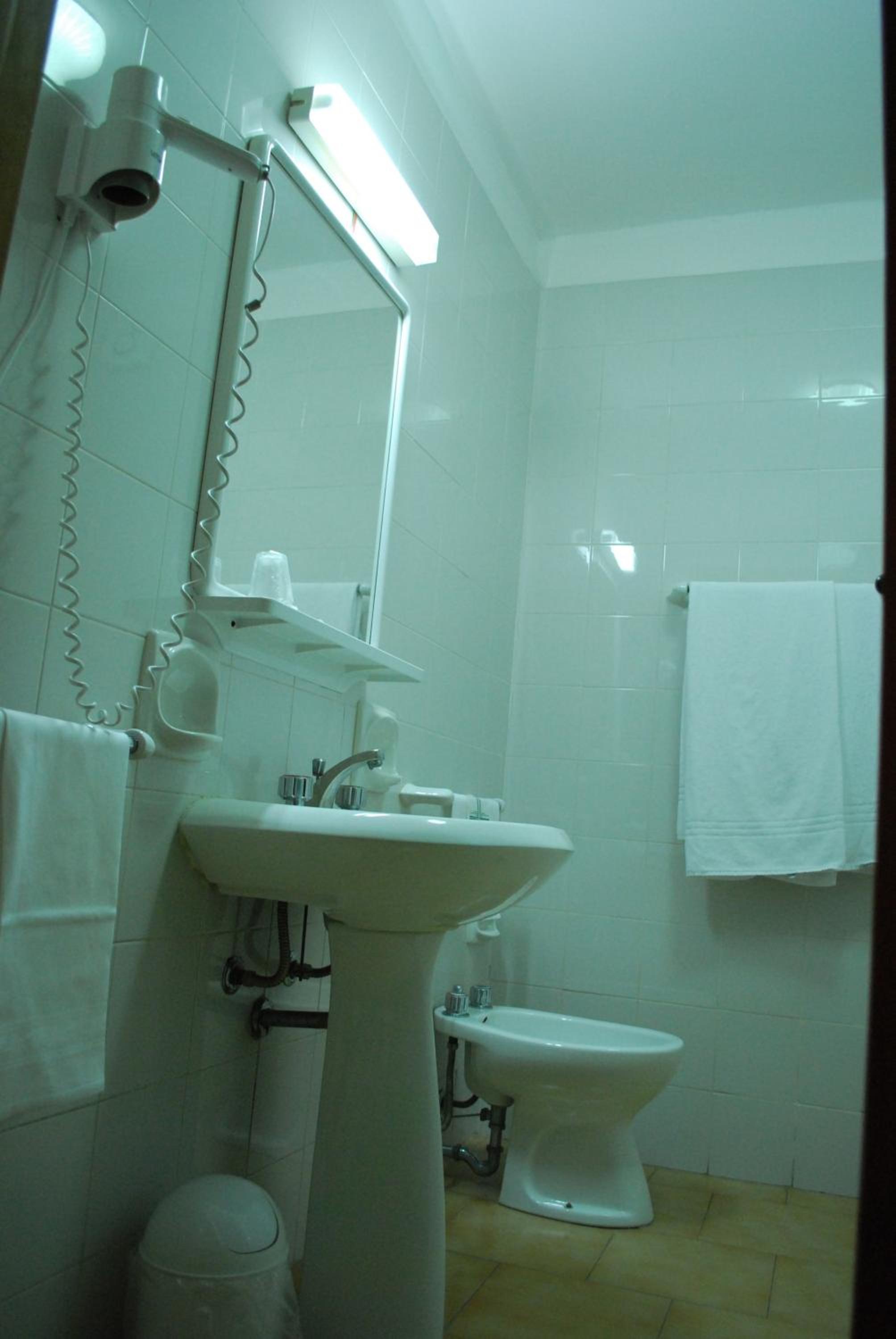 Economy Double or Twin Room - Photo 2