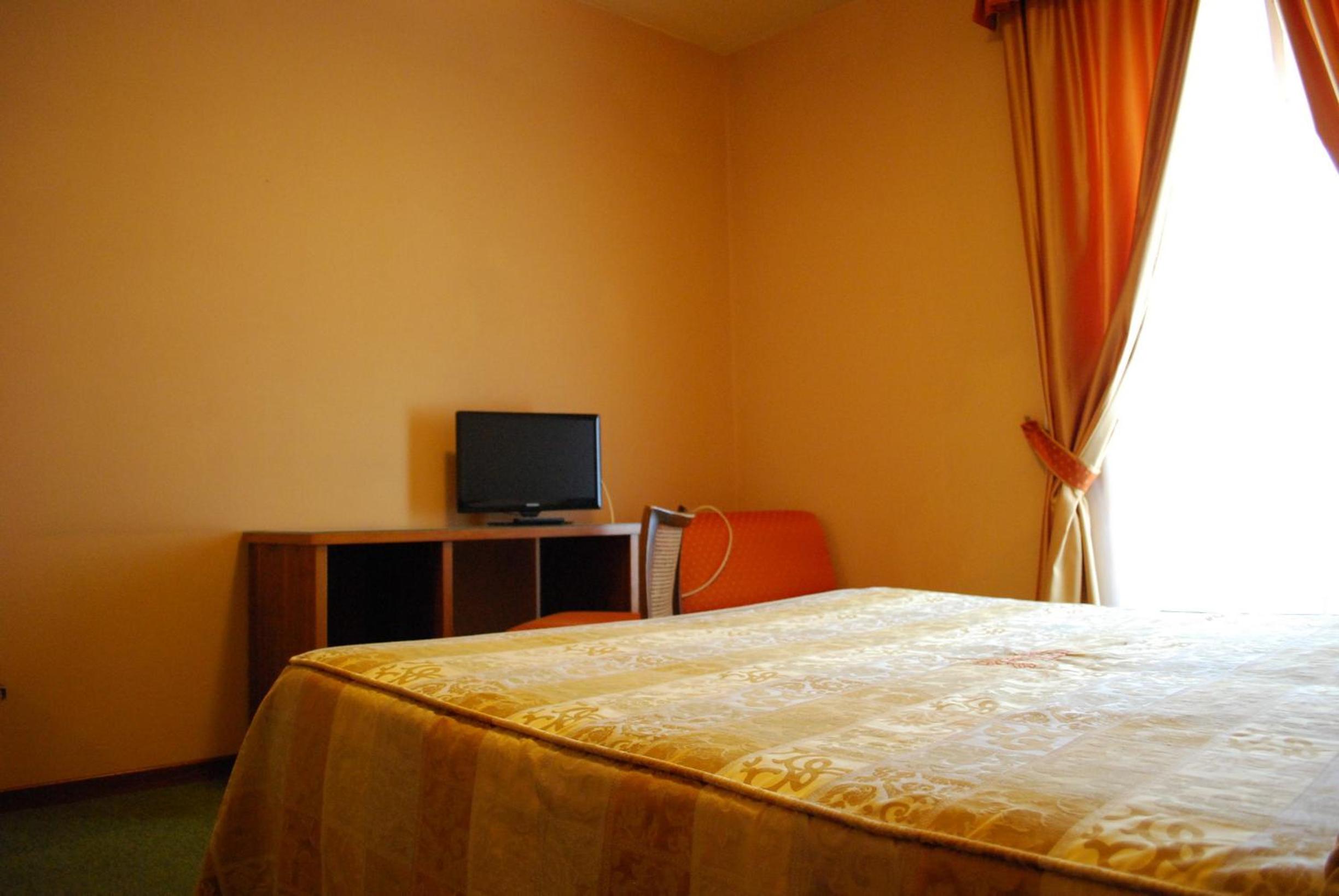 Standard Double or Twin Room - Photo 3