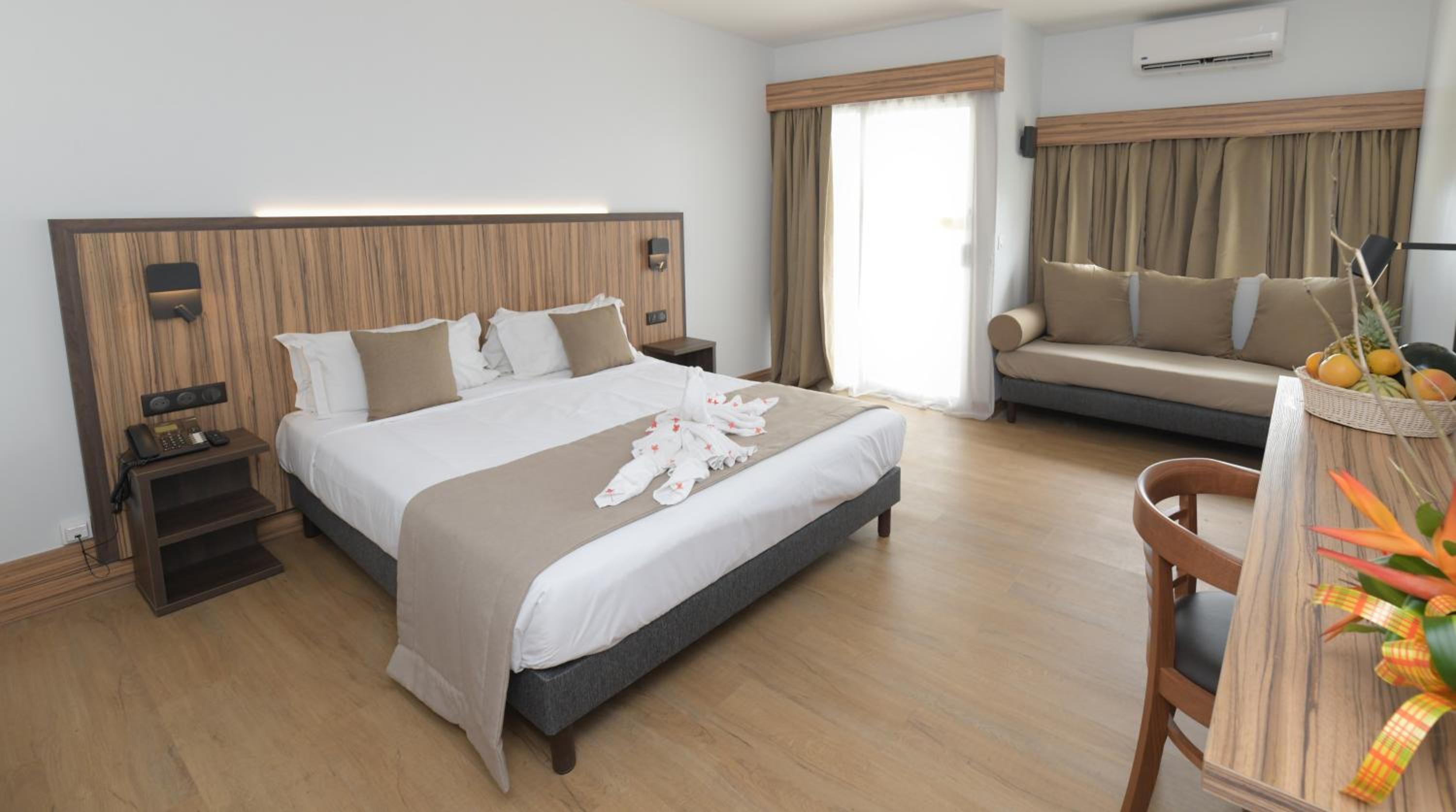 Classic Double or Twin Room with Garden View photo 3
