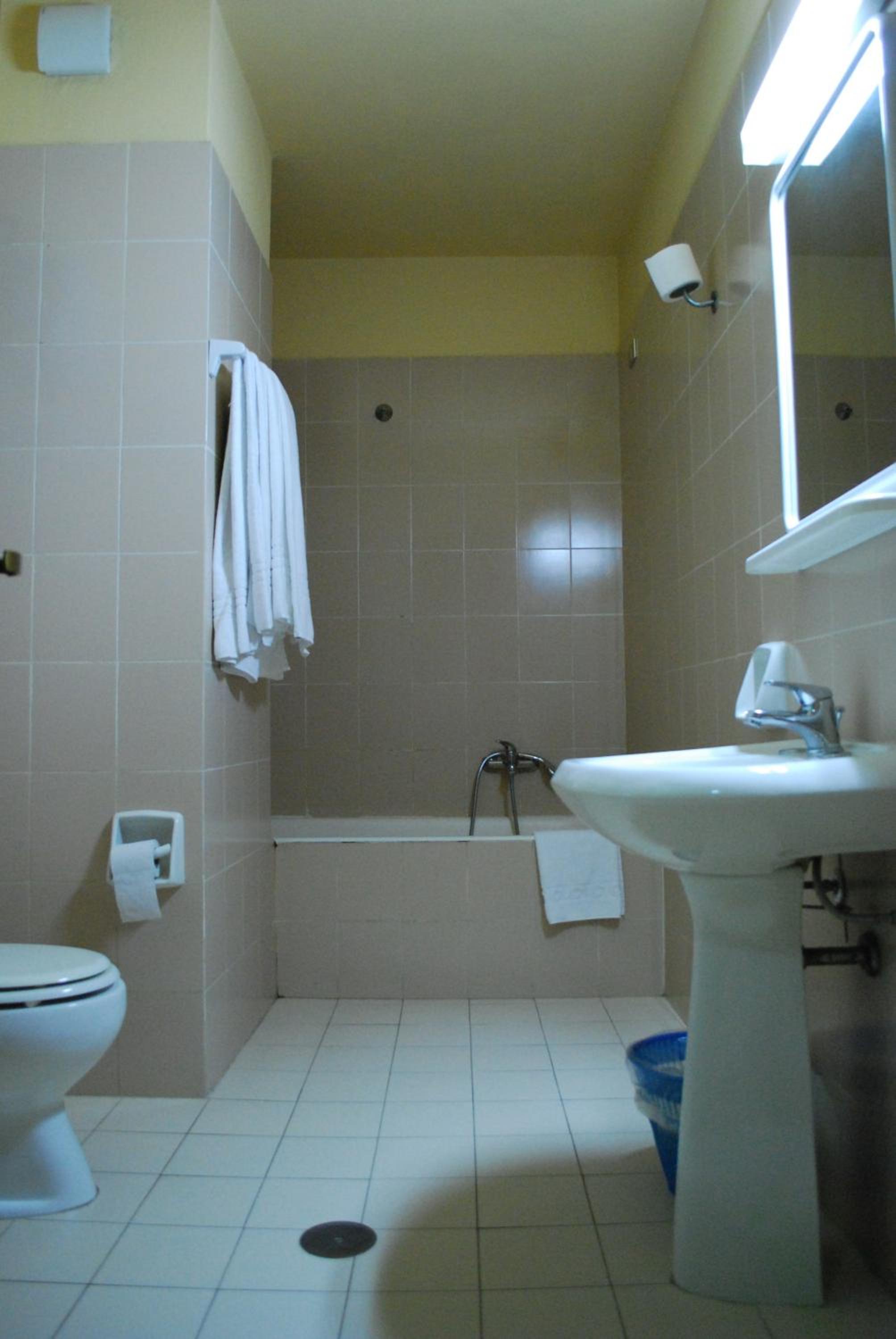 Standard Double or Twin Room - Photo 5