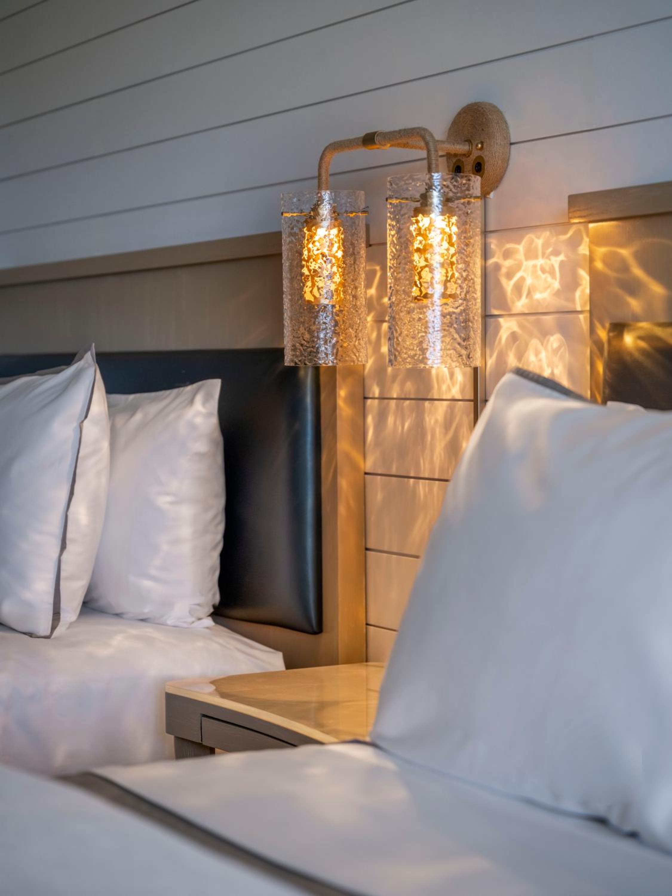 Standard Queen Room with Two Queen Beds and Ocean View - Mobility and Hearing Accessible photo 2