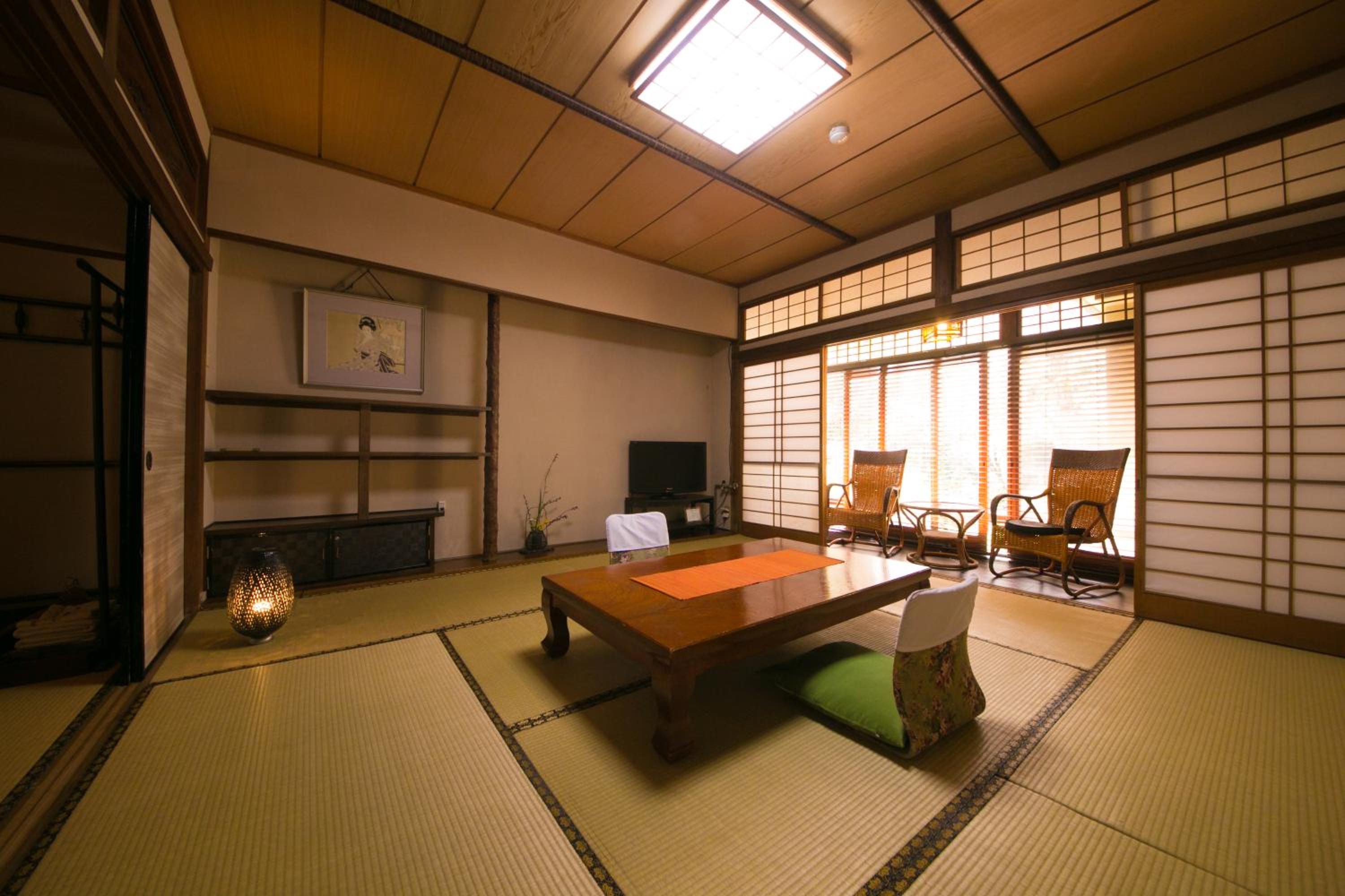 Japanese-Style Room with Shared Bathroom photo 2