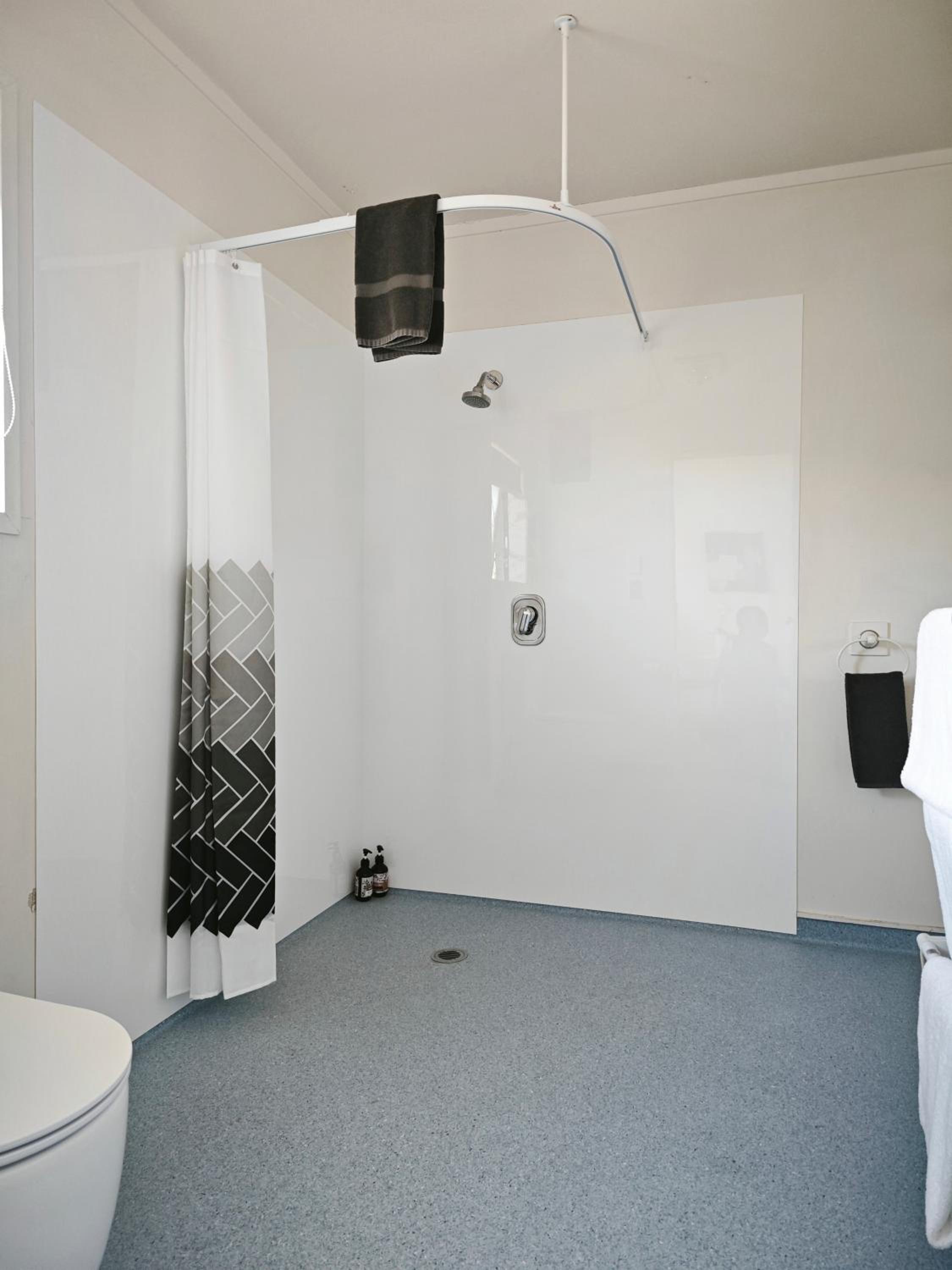 One-Bedroom Apartment - Photo 5