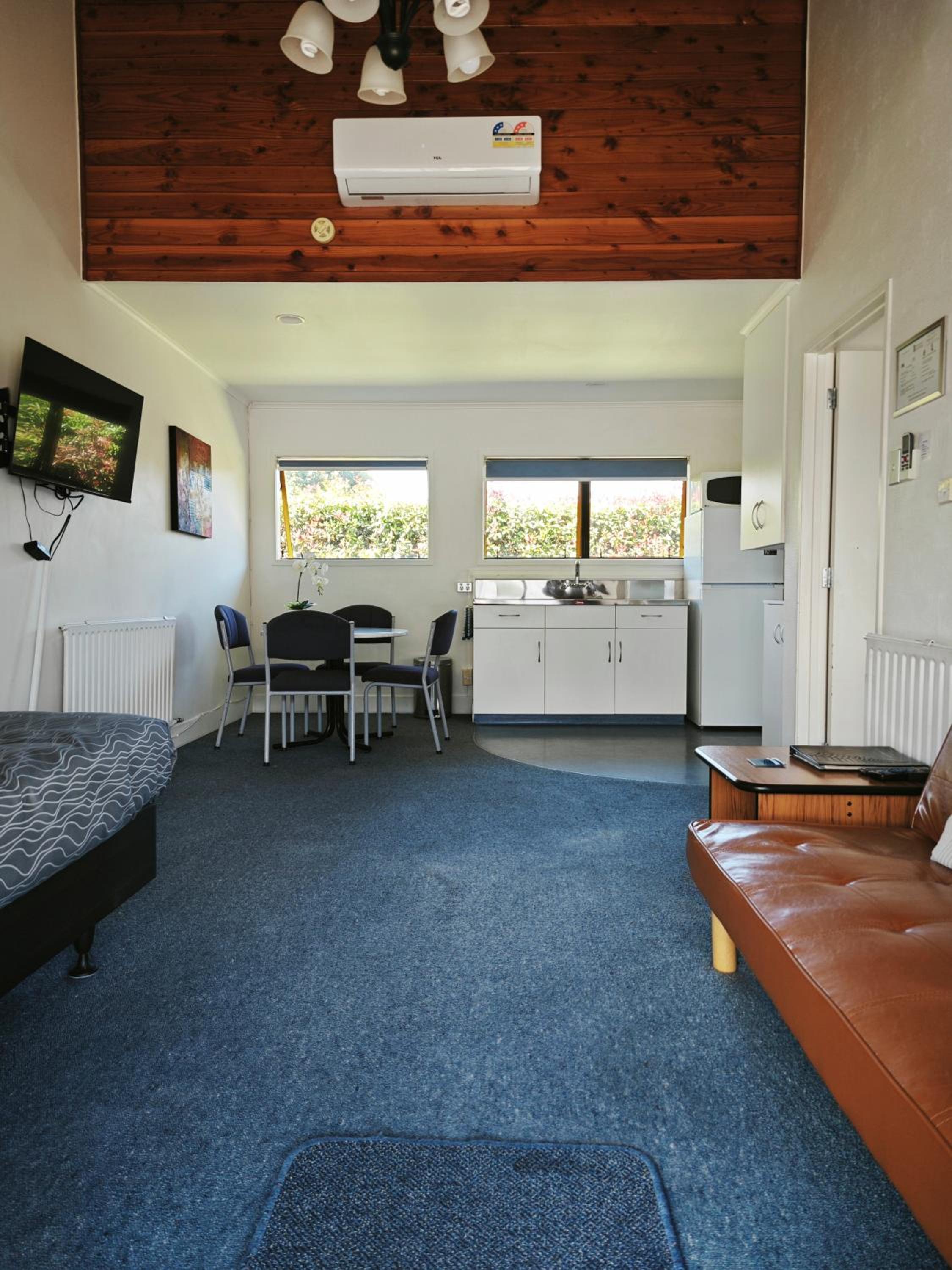One-Bedroom Apartment - Photo 1