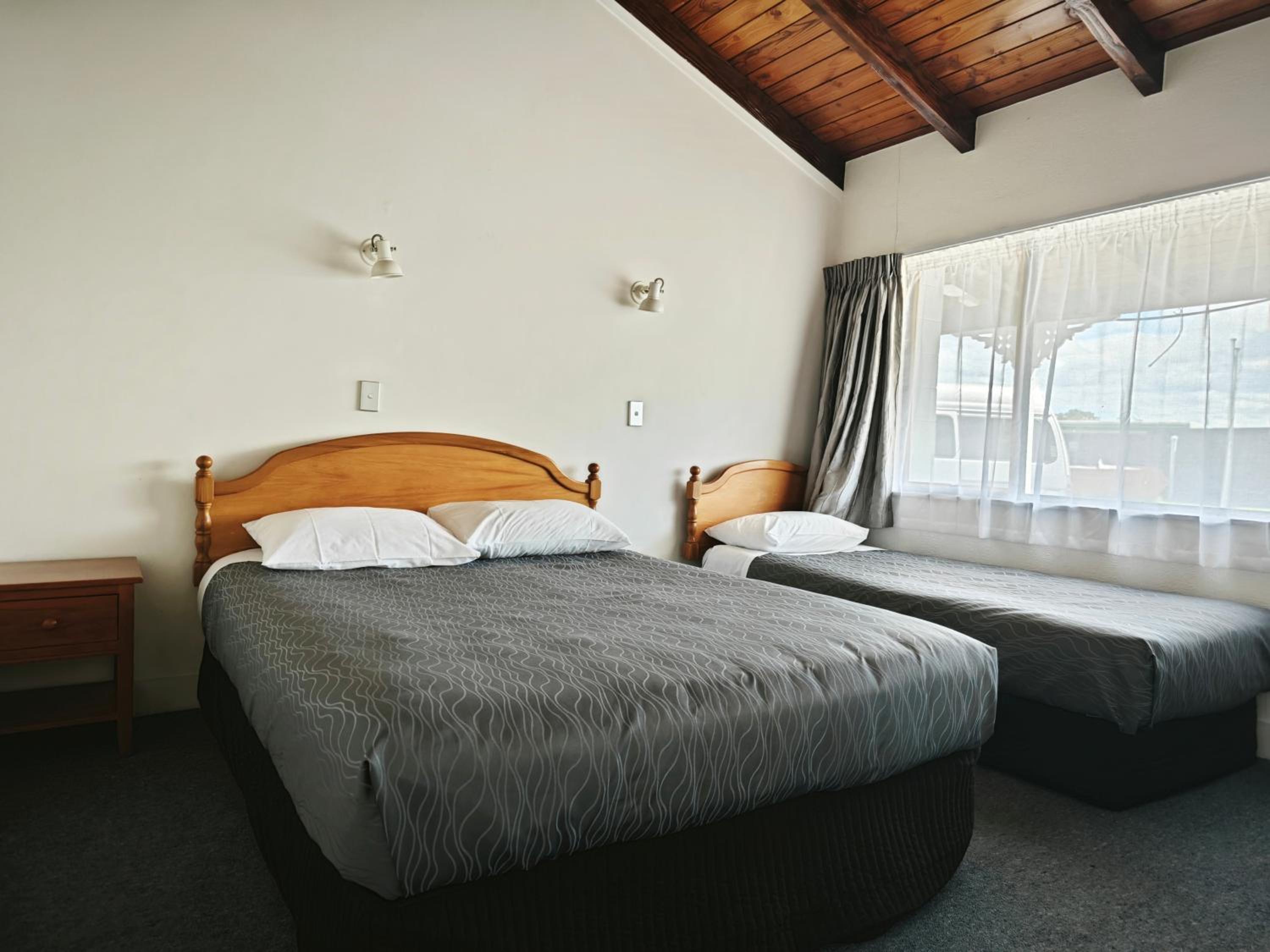One-Bedroom Apartment - Photo 2