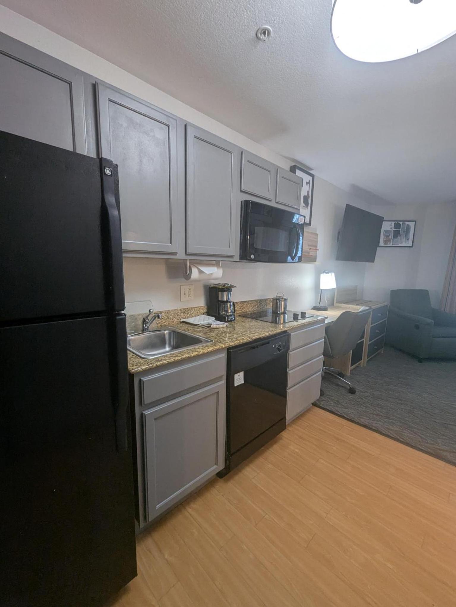 Studio Queen Suite - Photo 2