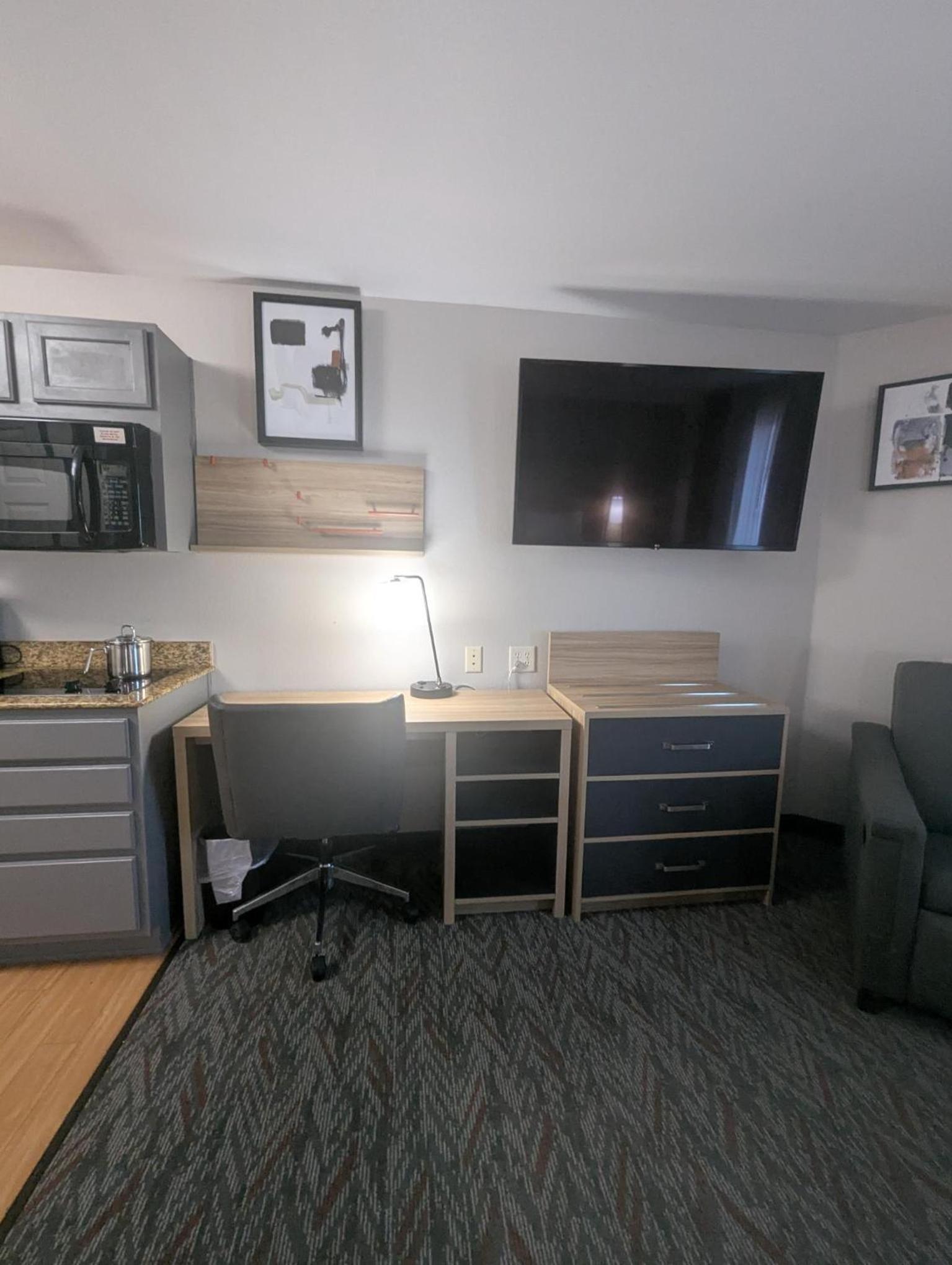 Studio Queen Suite - Photo 4