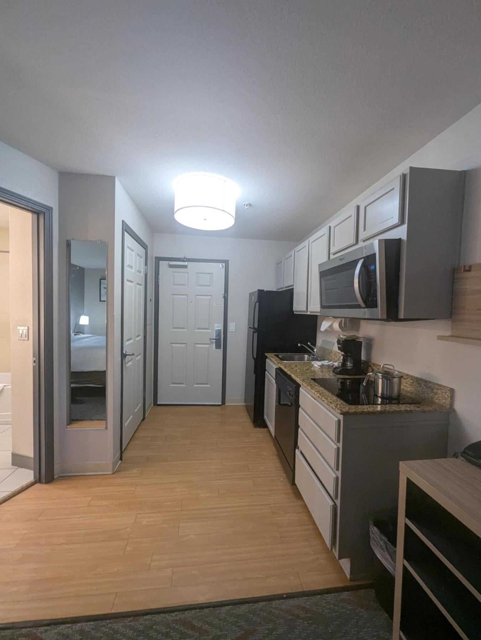 Studio Suite - Photo 1