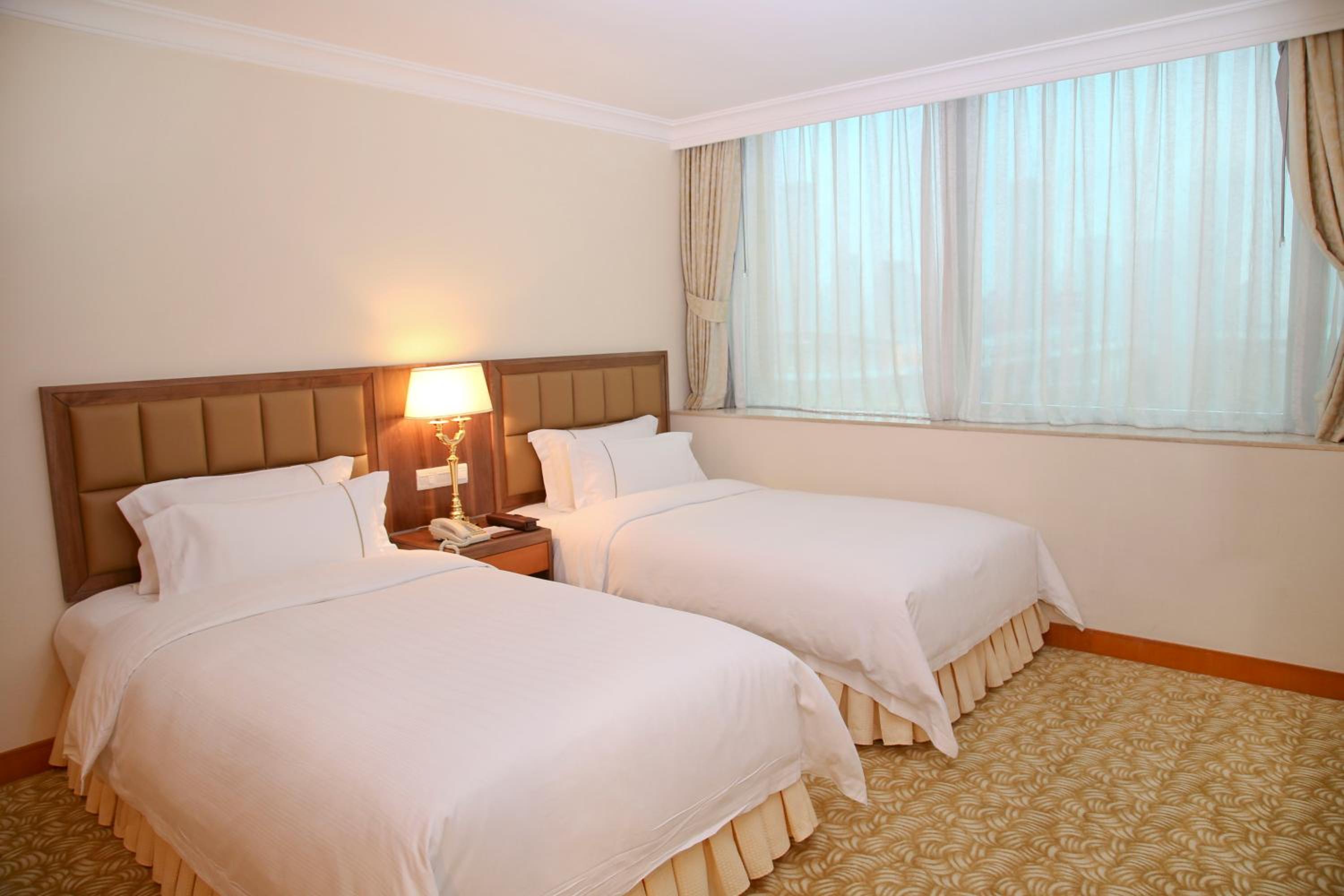 Deluxe Twin Bed Suite  - Photo 6