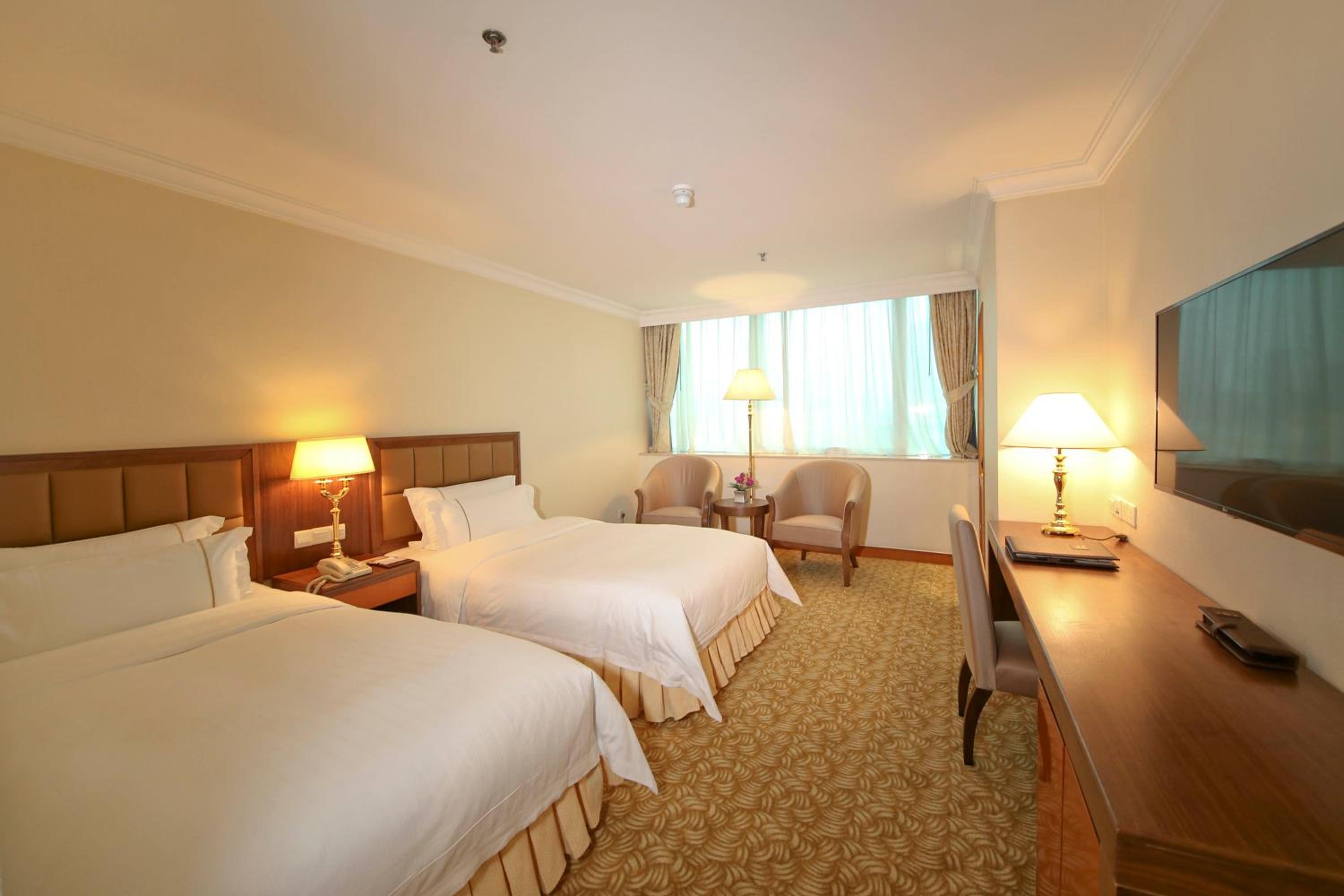 Business Twin Room - Photo 3
