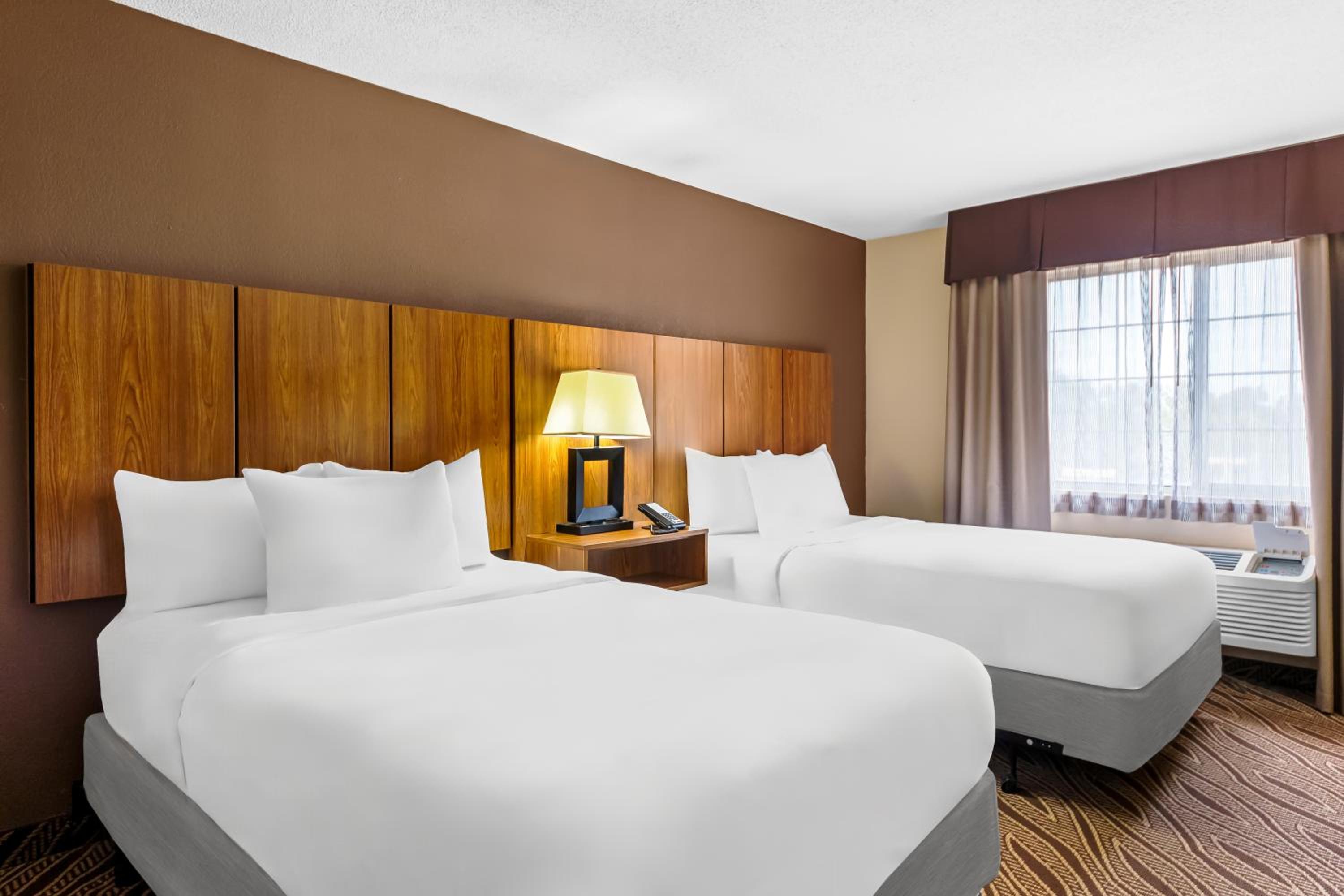Double Suite with Two Double Beds and Sofa - Non Smoking - Photo 2