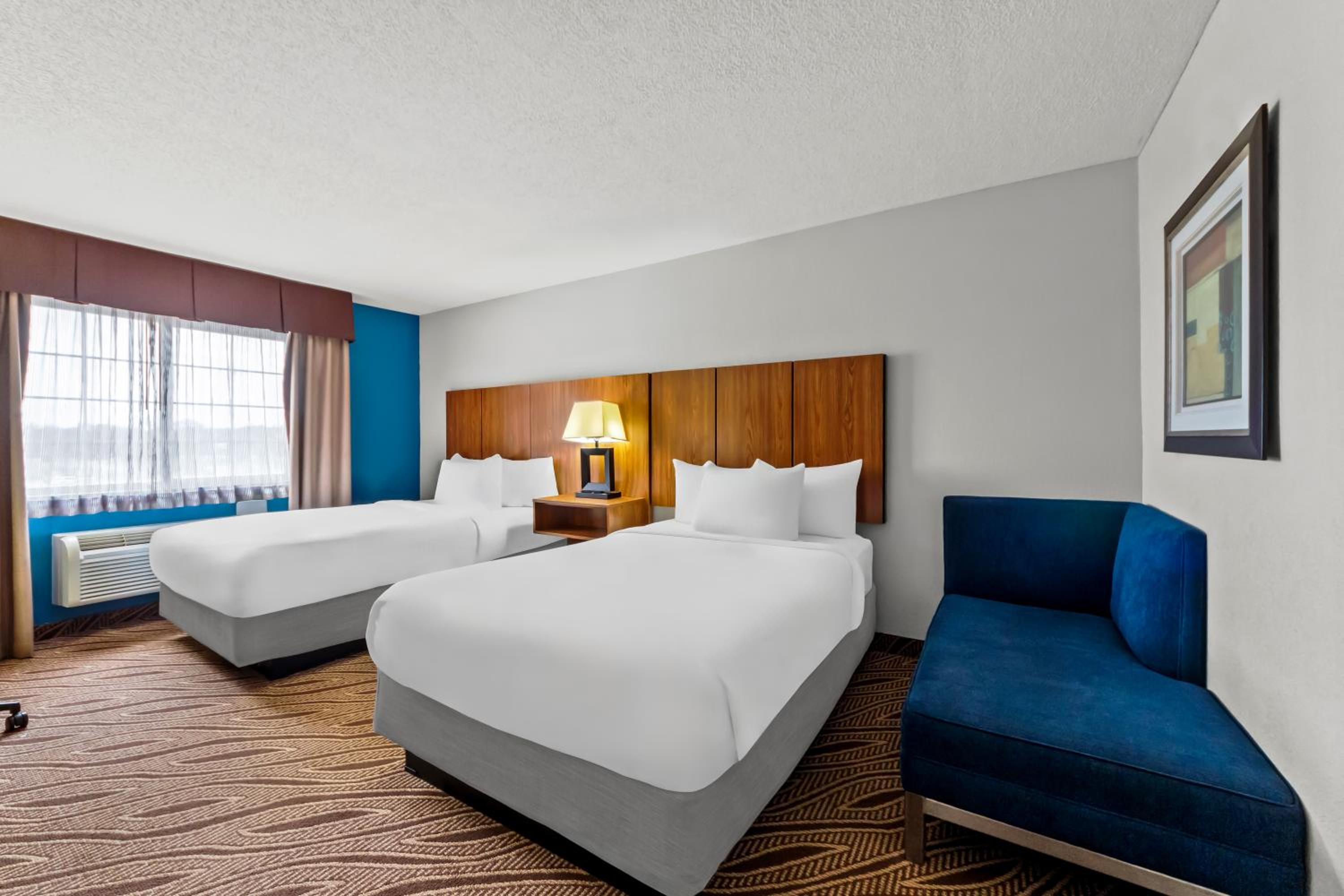 Double Suite with Two Double Beds and Sofa - Non Smoking - Photo 1