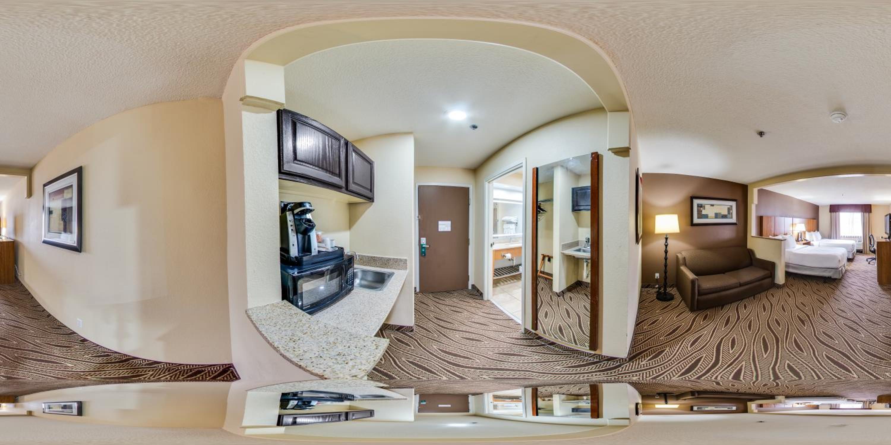 Double Suite with Two Double Beds and Sofa - Non Smoking - Photo 8