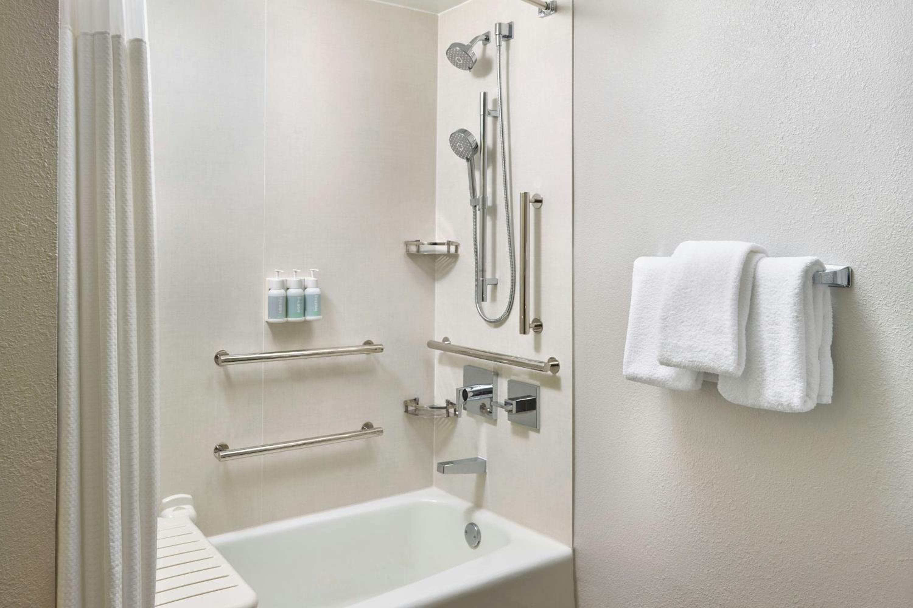 King Room with Sofa Bed and Adapted Tub - Mobility Accessible photo 2