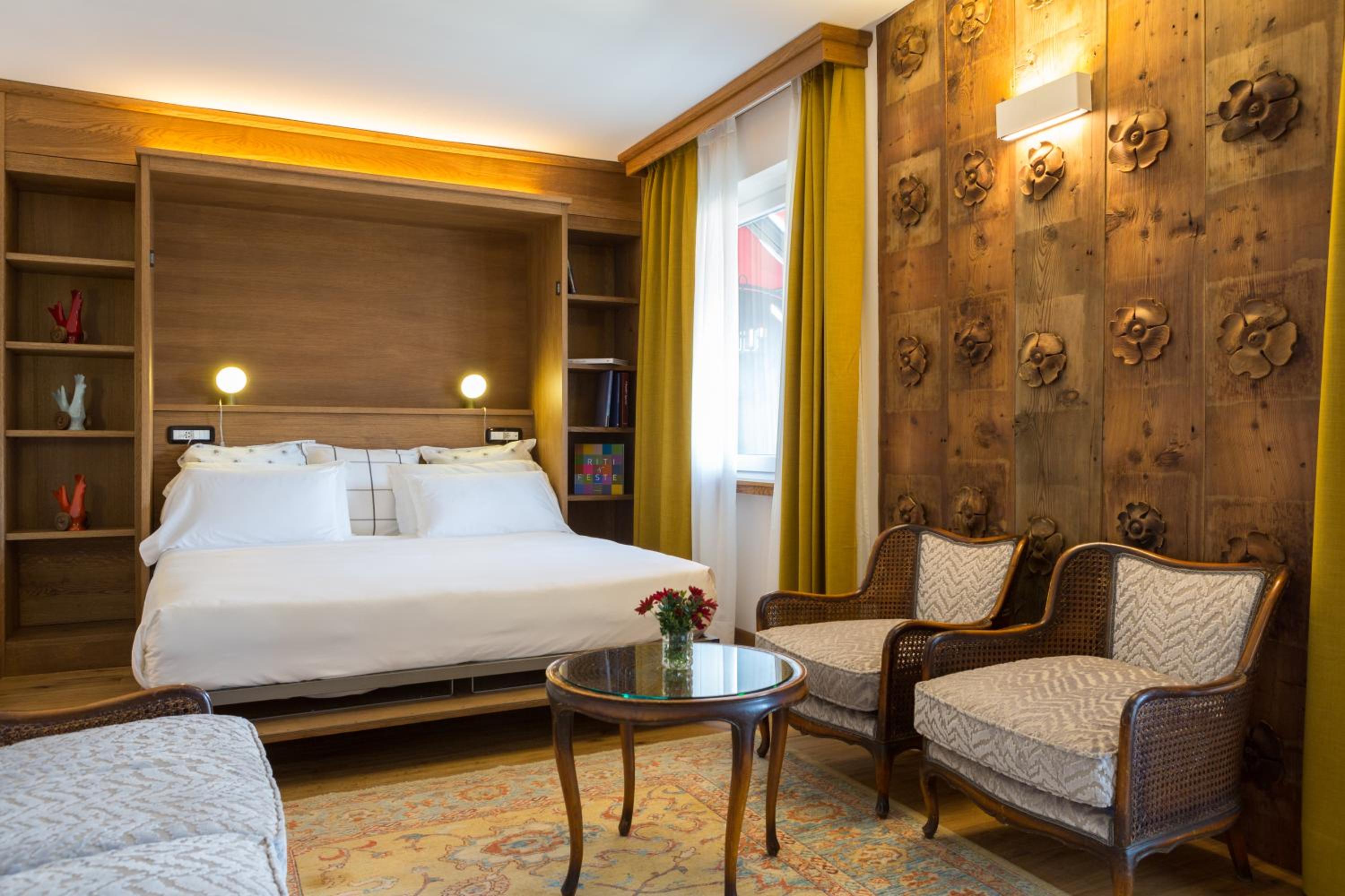 Suite with Balcony - Photo 17