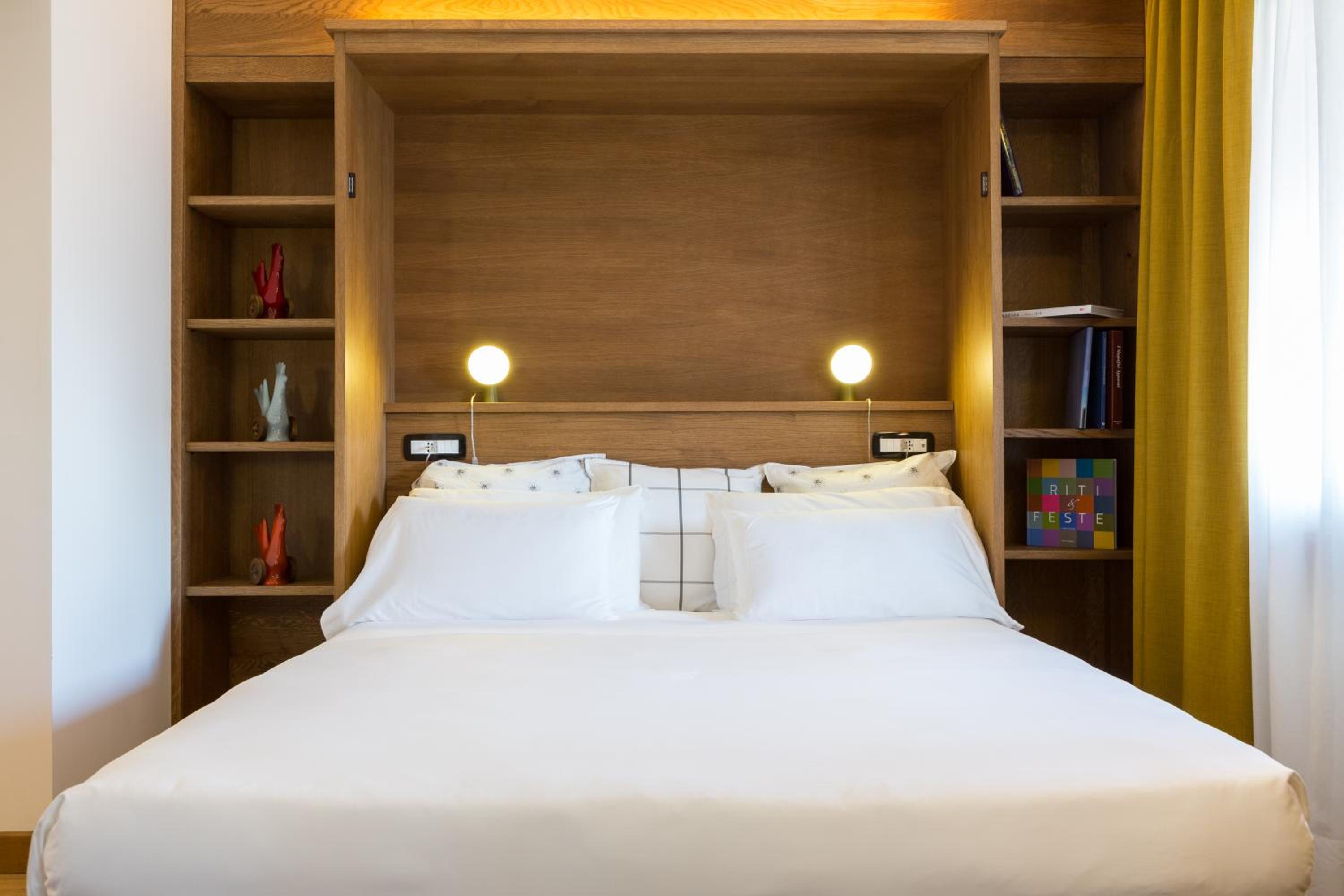 Suite with Balcony - Photo 24