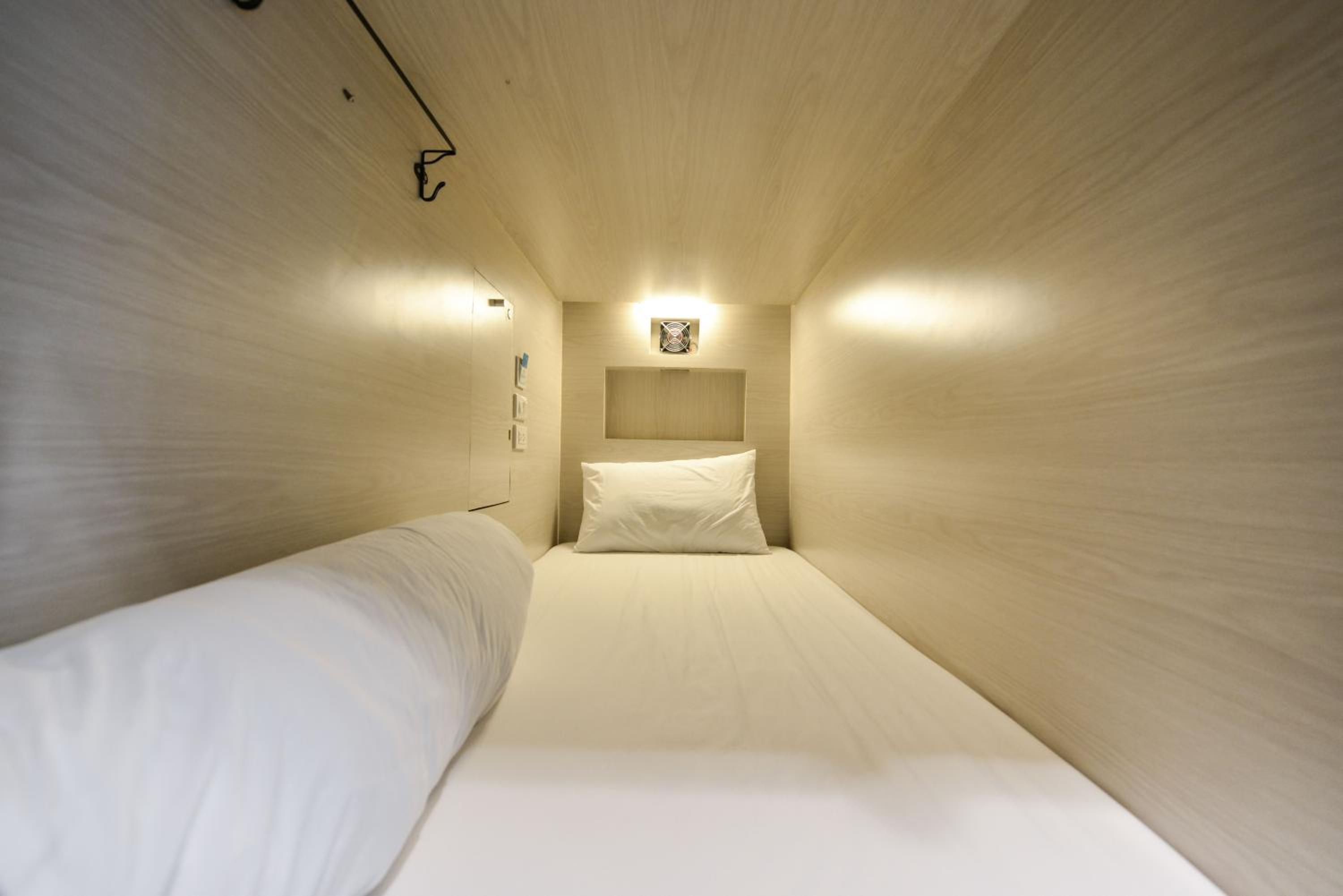 Single Bed Cube Front Entry In Mixed Dormitory photo 1