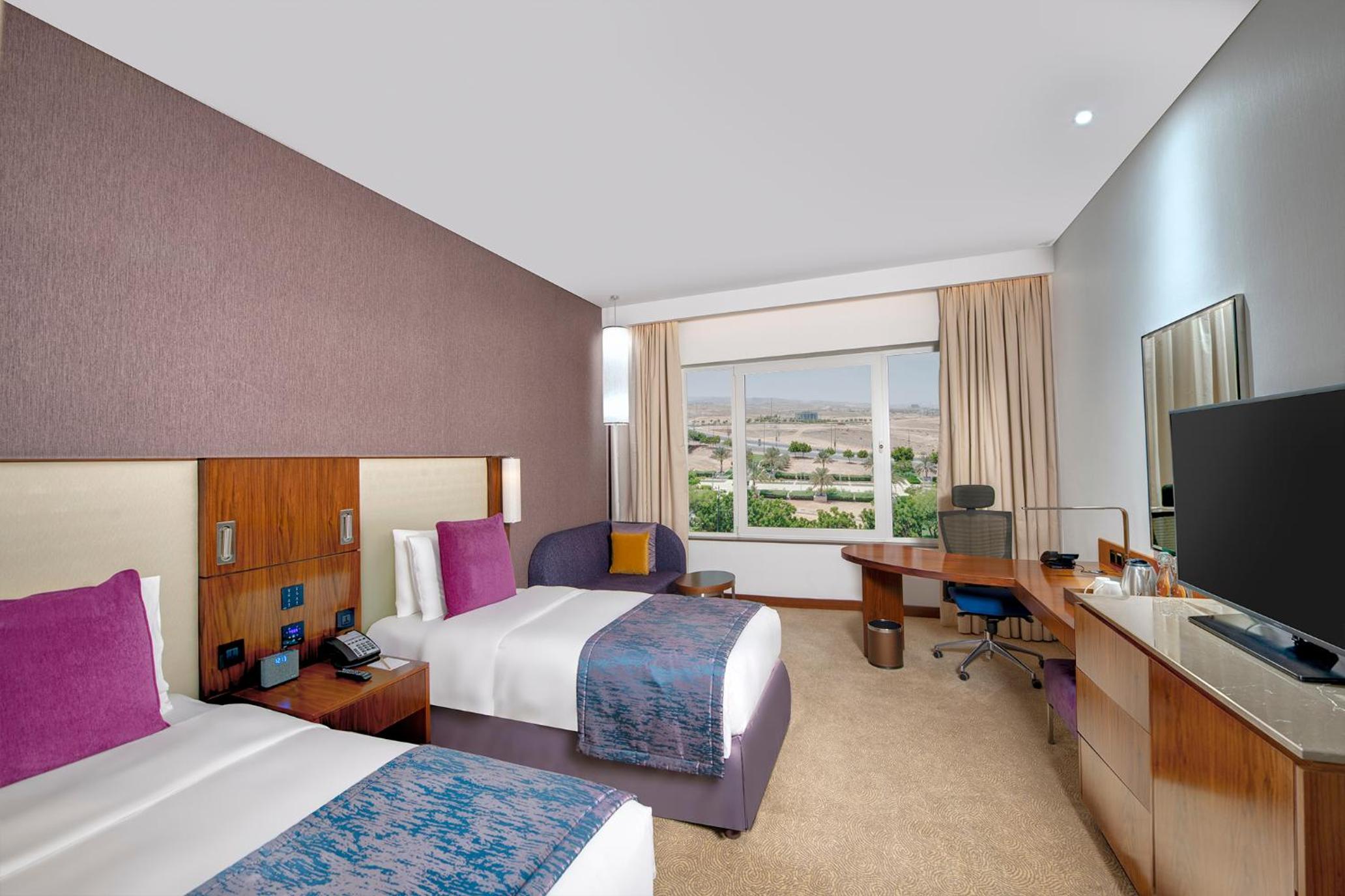 Premium Twin Room with Mountain View and Lounge Access - Photo 3
