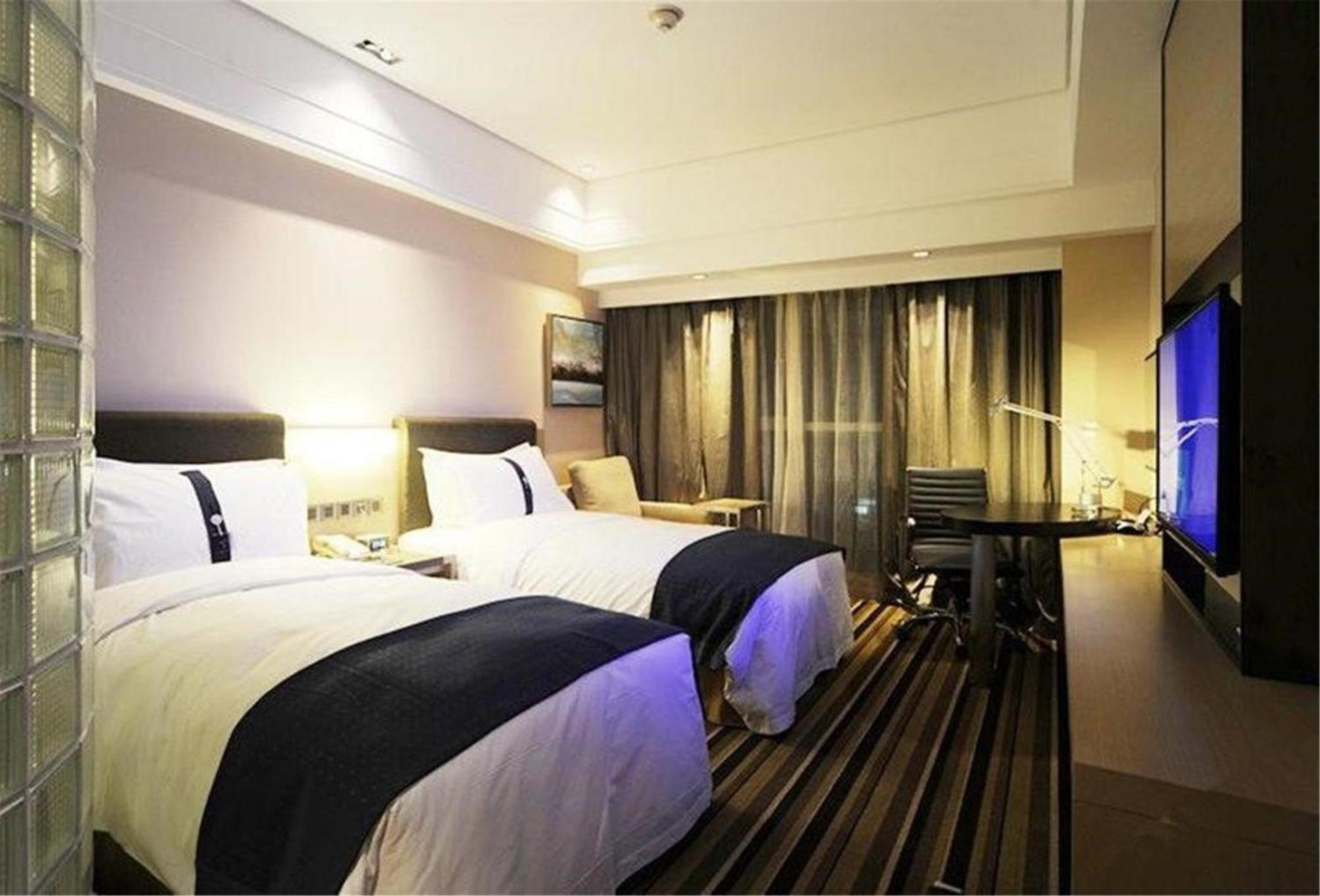Standard Twin Room - Extra Floor Space photo 1