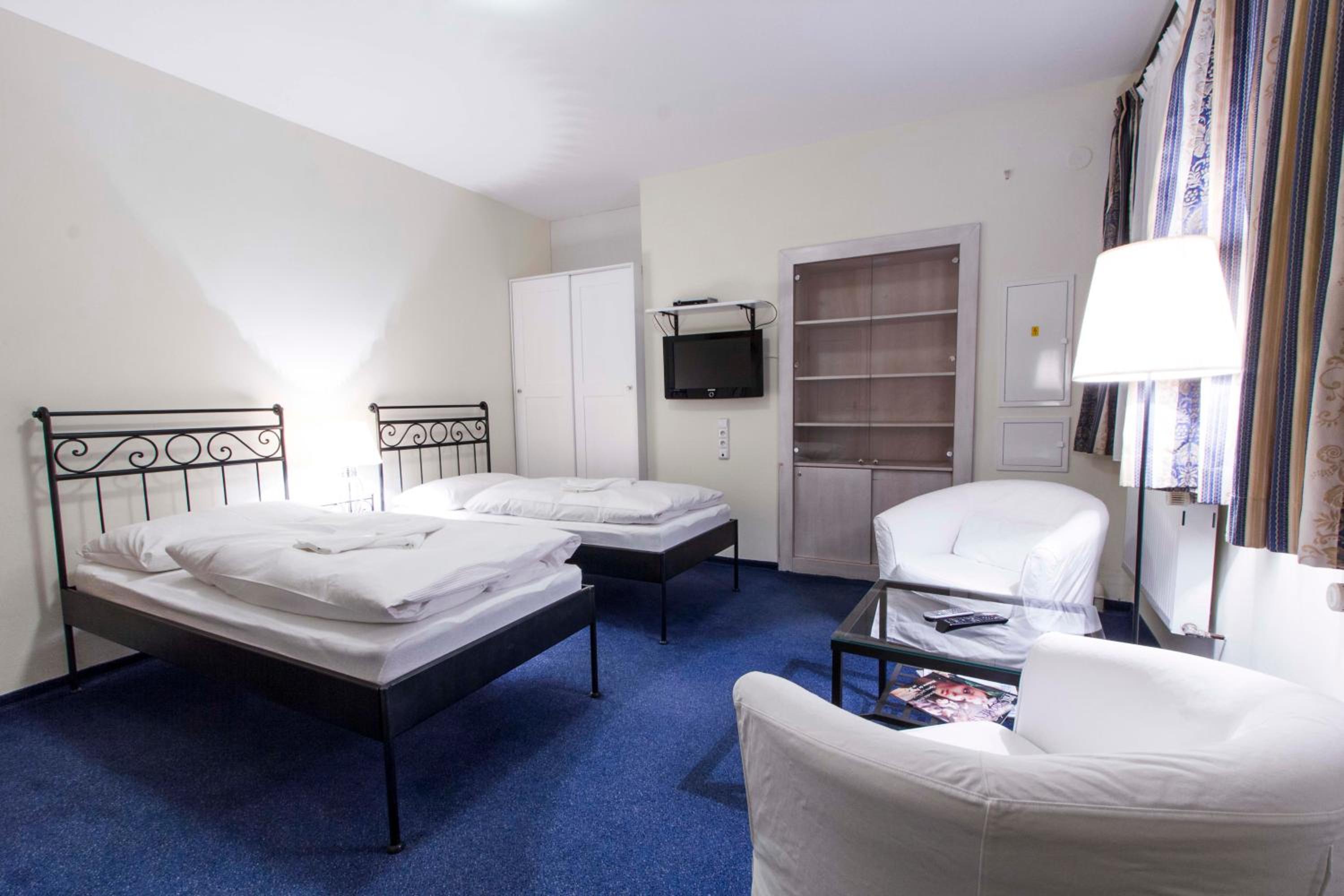 Studio with twin bed photo 3