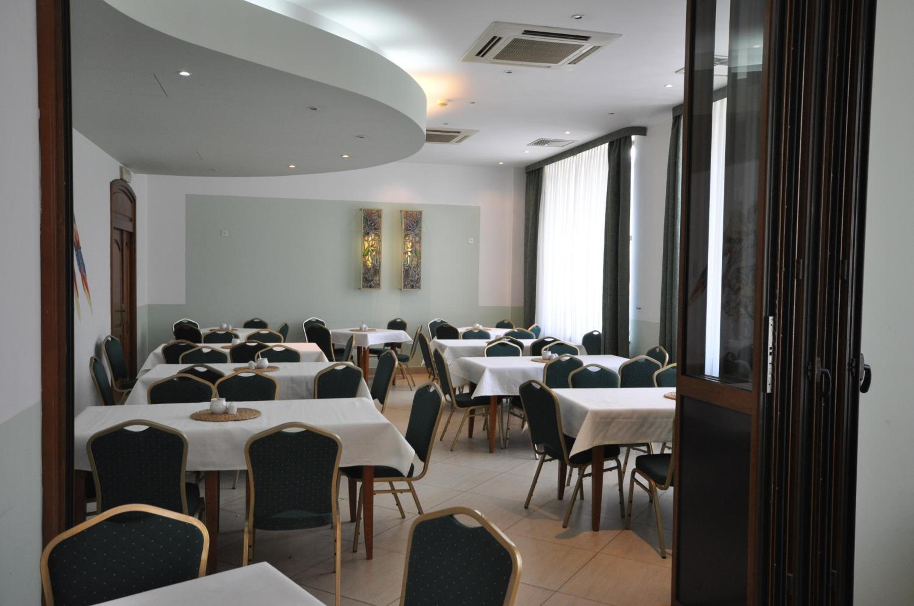 Double or Twin Room - Photo 6