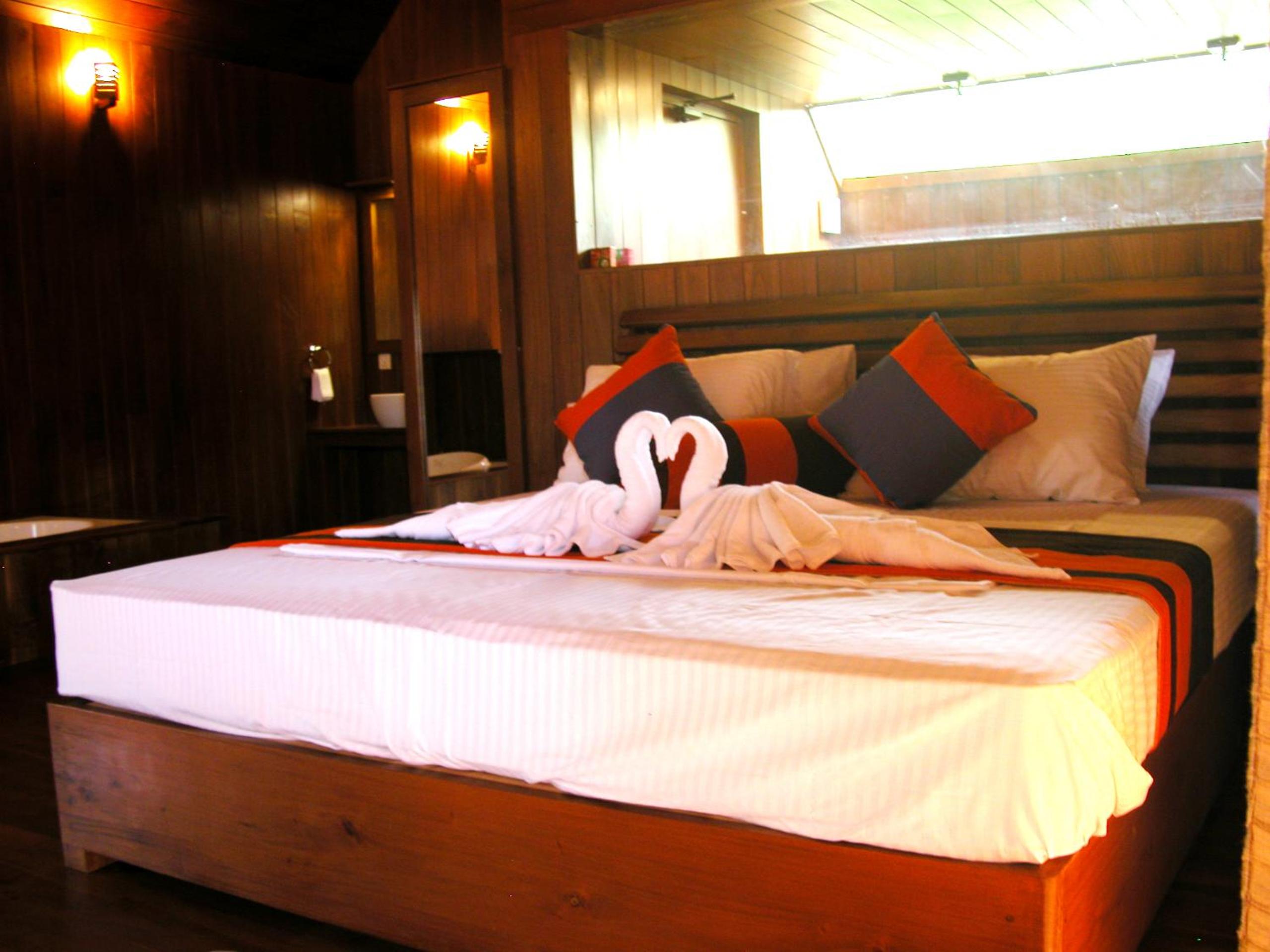 Deluxe Water Cottage photo 3