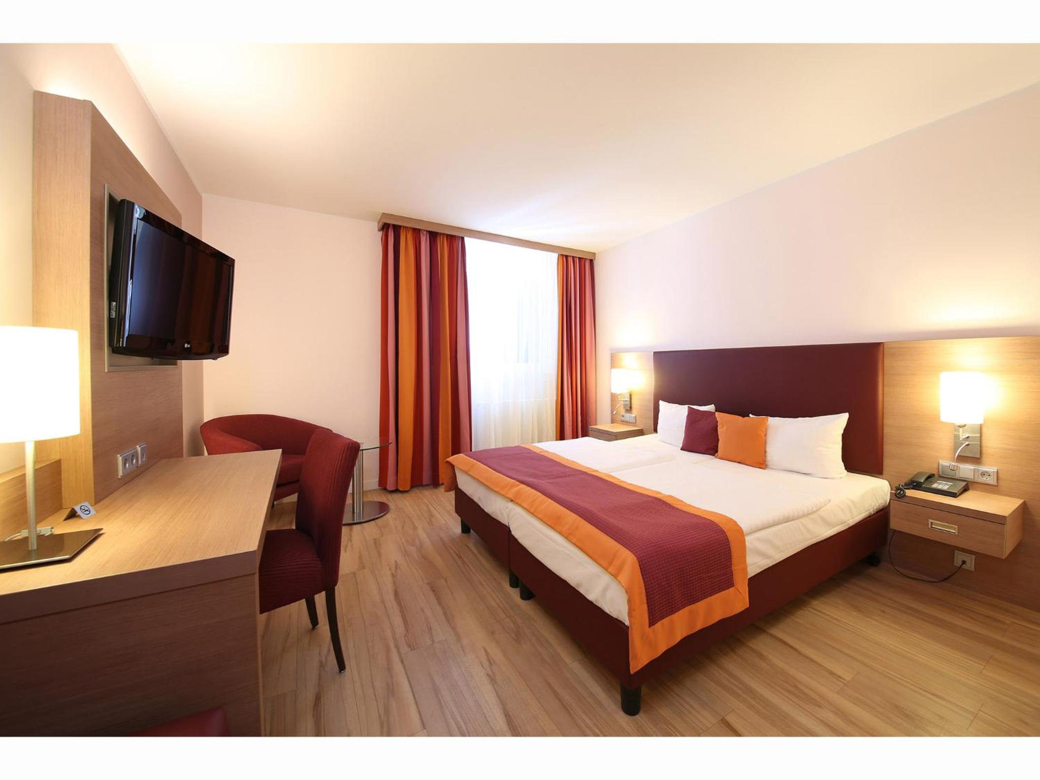 Classic Double Room thumbnail 5