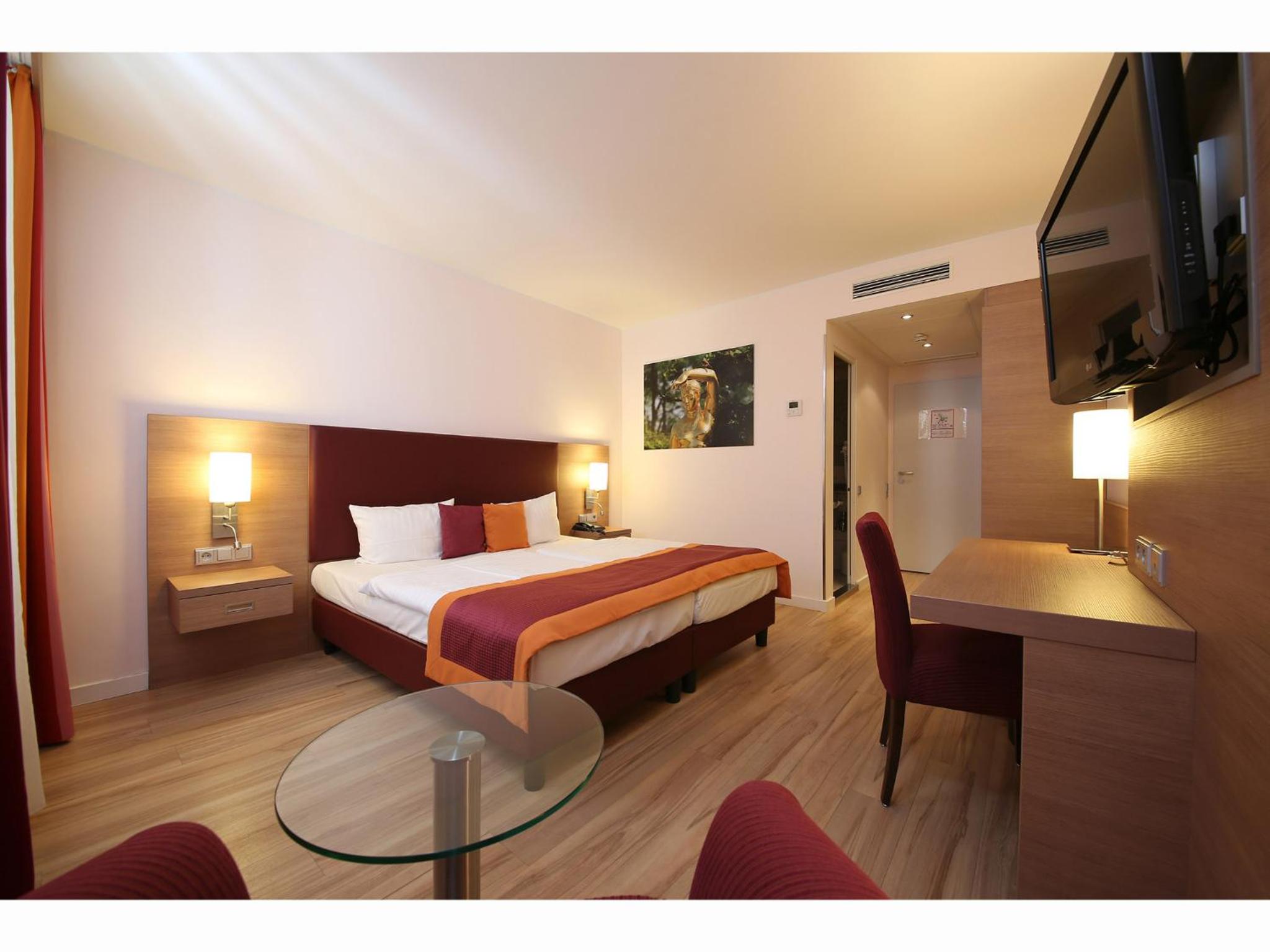 Classic Double Room thumbnail 6