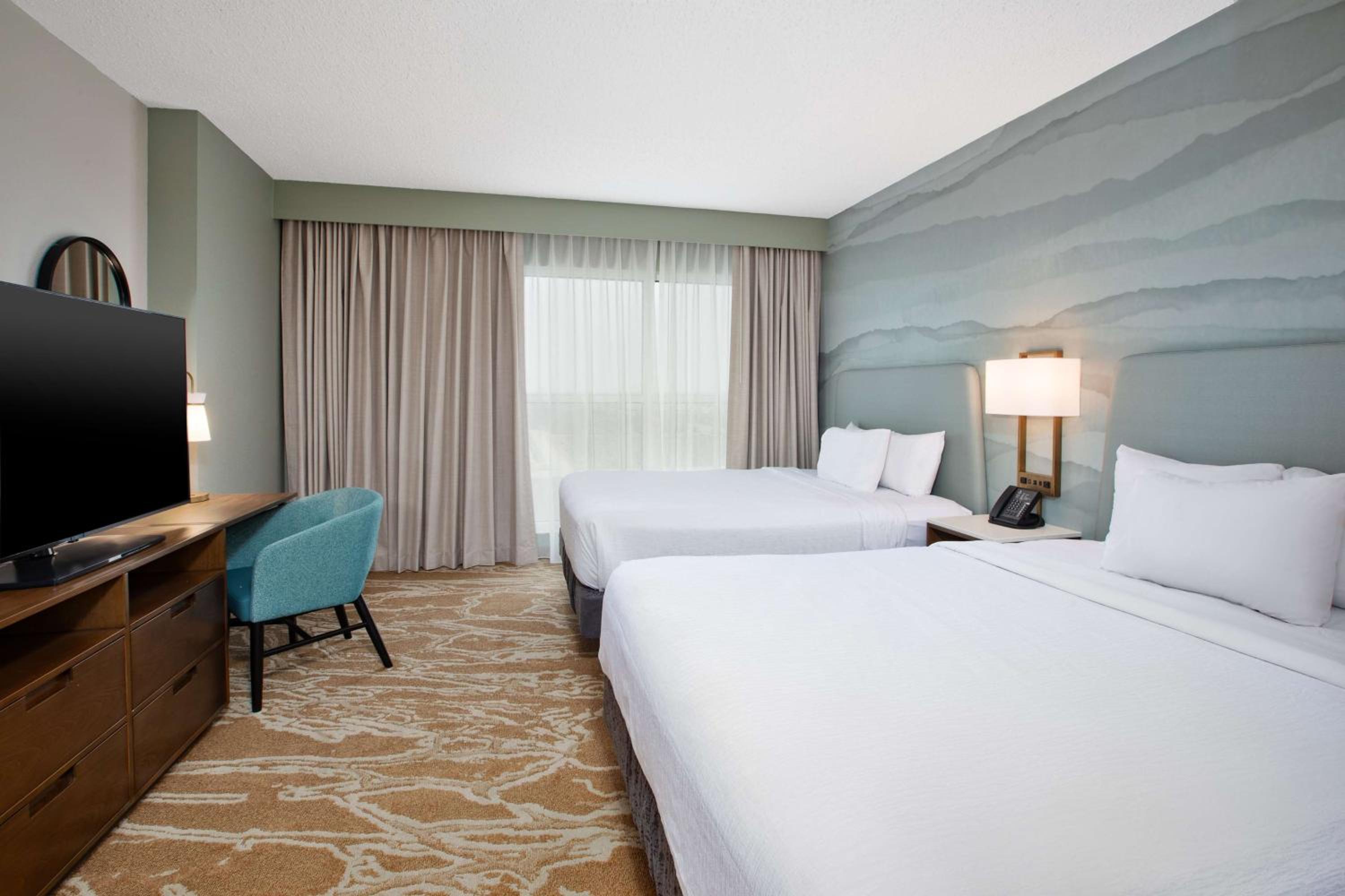 Queen Corner Suite with Two Queen Beds