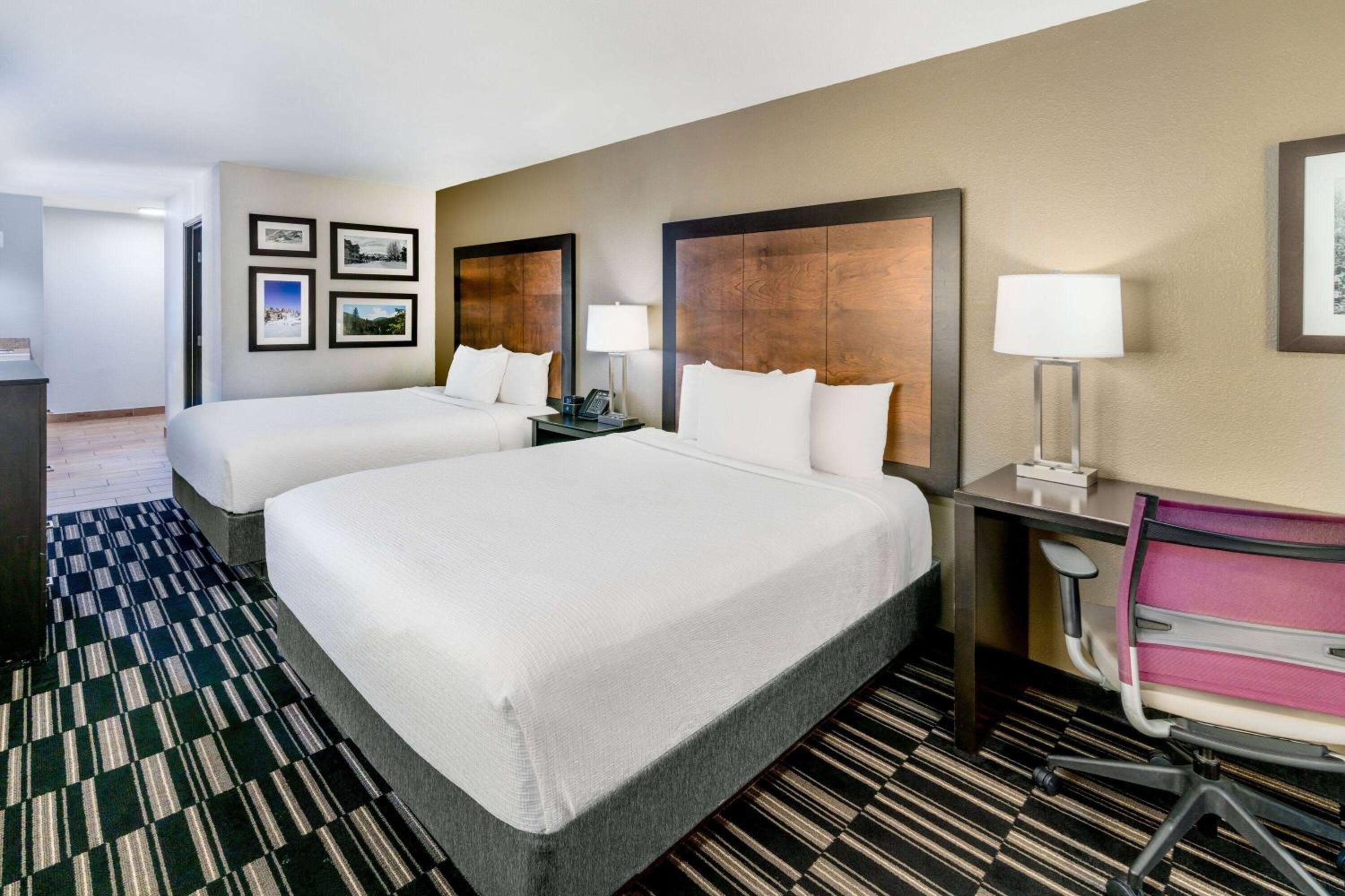 Queen Room with Two Queen Beds and Sofa Bed, Non-Smoking - Photo 3