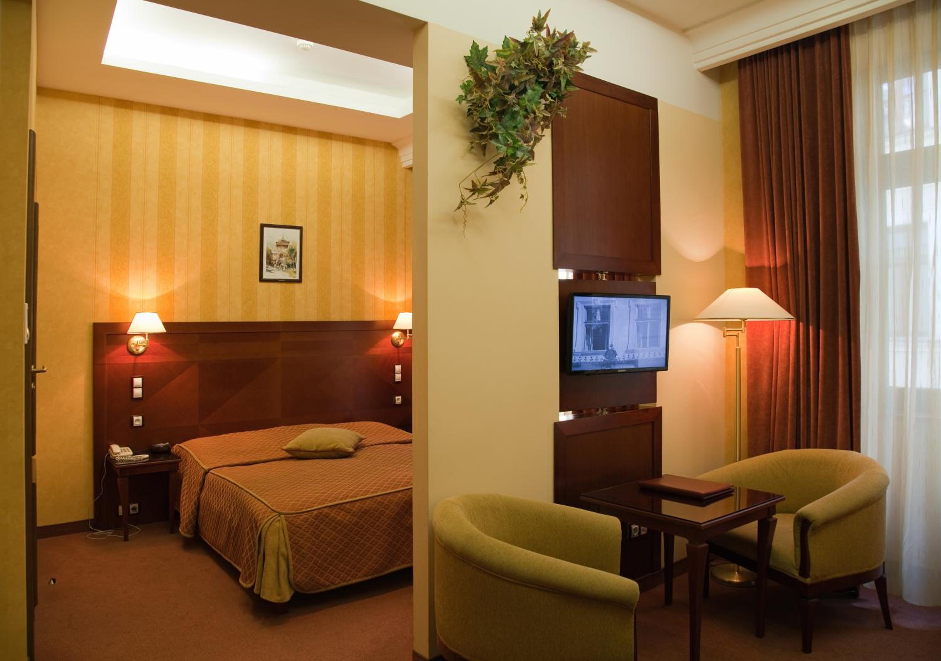 Double Room - Photo 12
