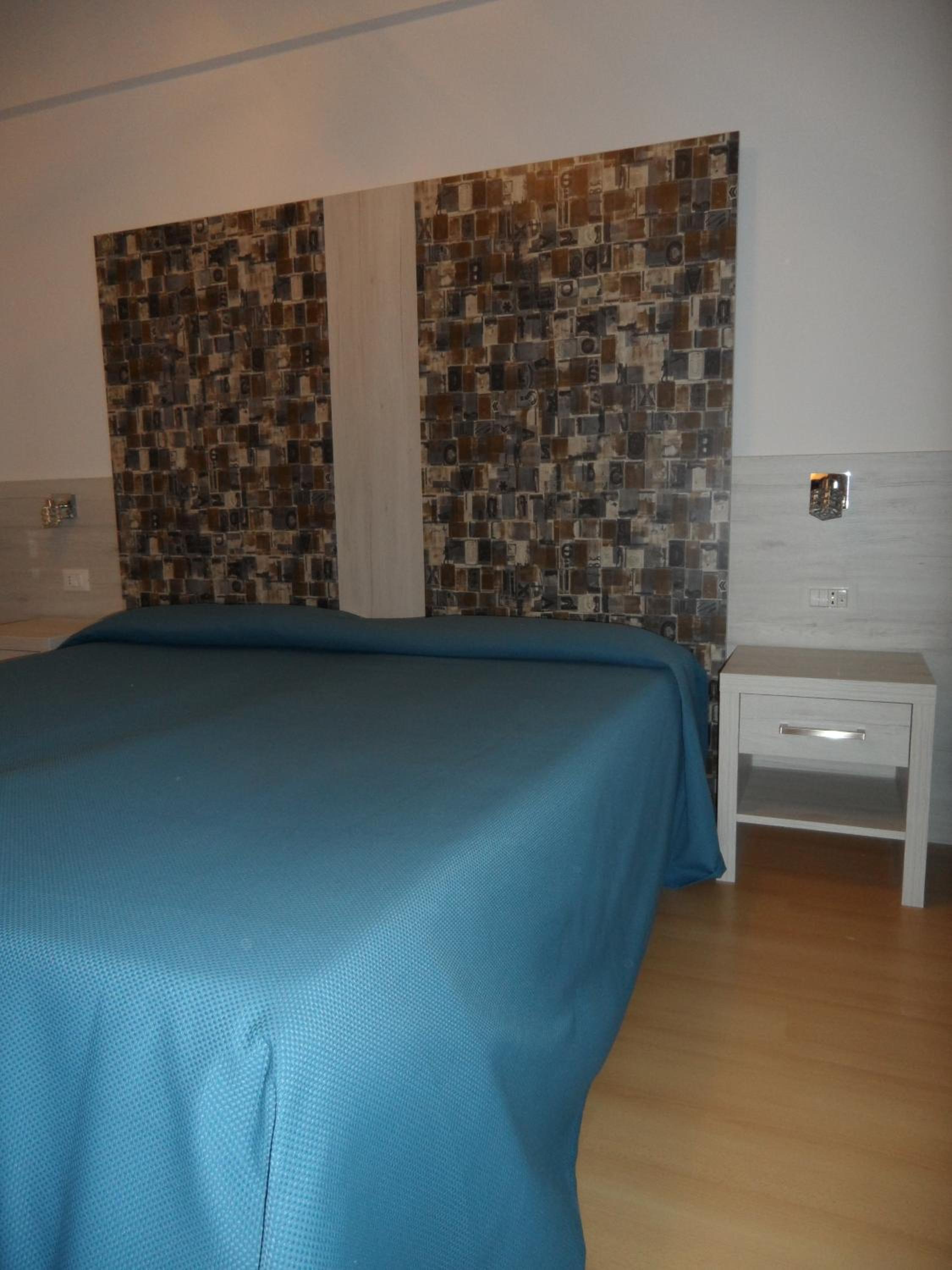 Double or Twin Room - Photo 4
