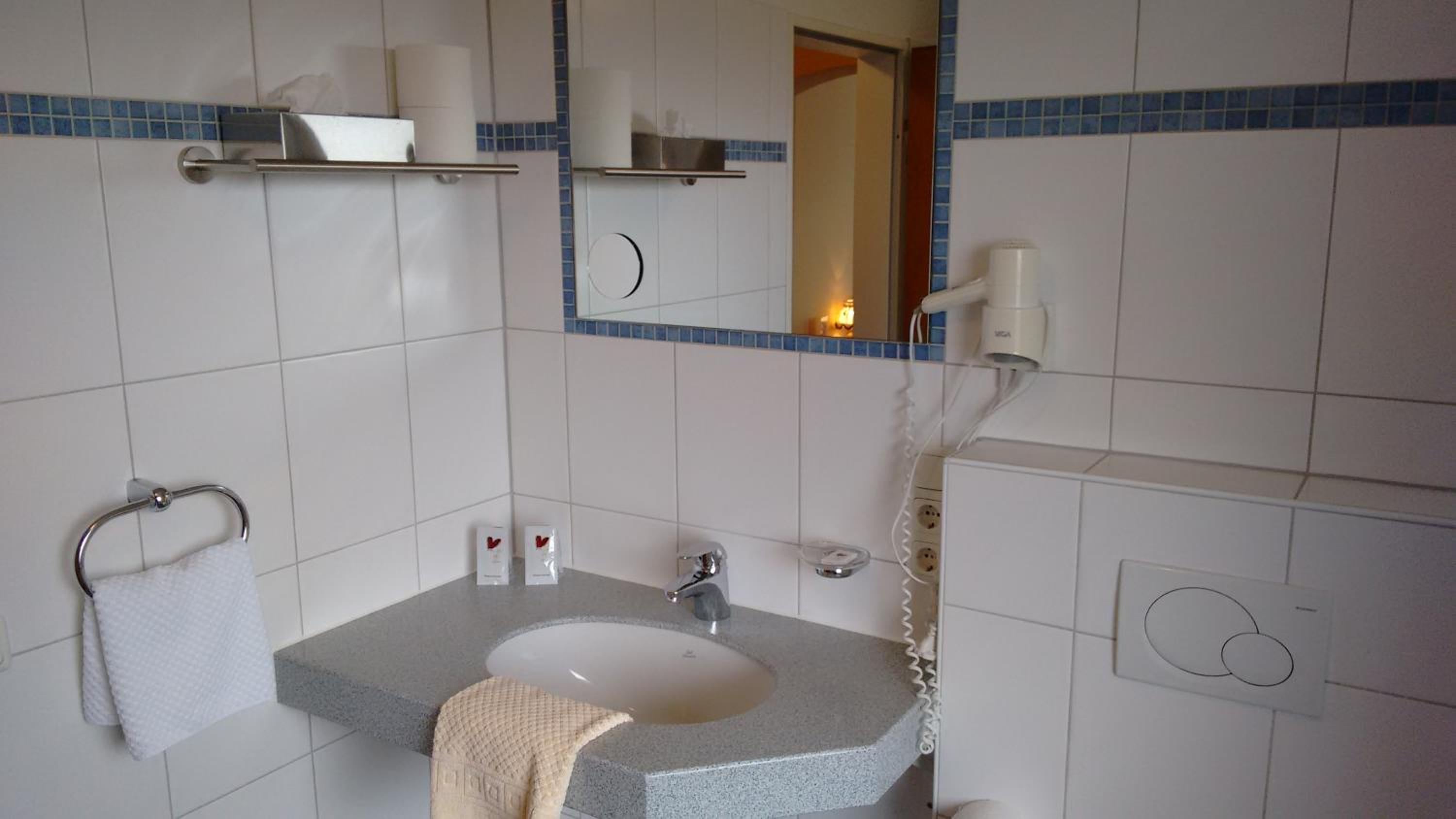 Double Room - Photo 8