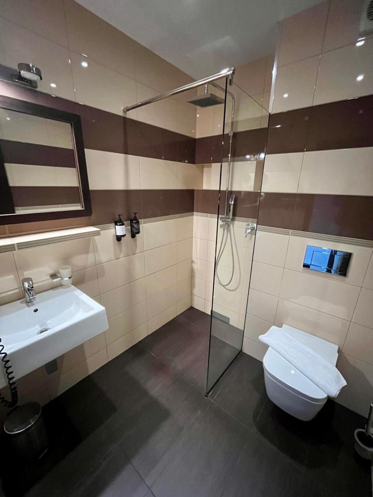 Standard Double Room - Photo 1