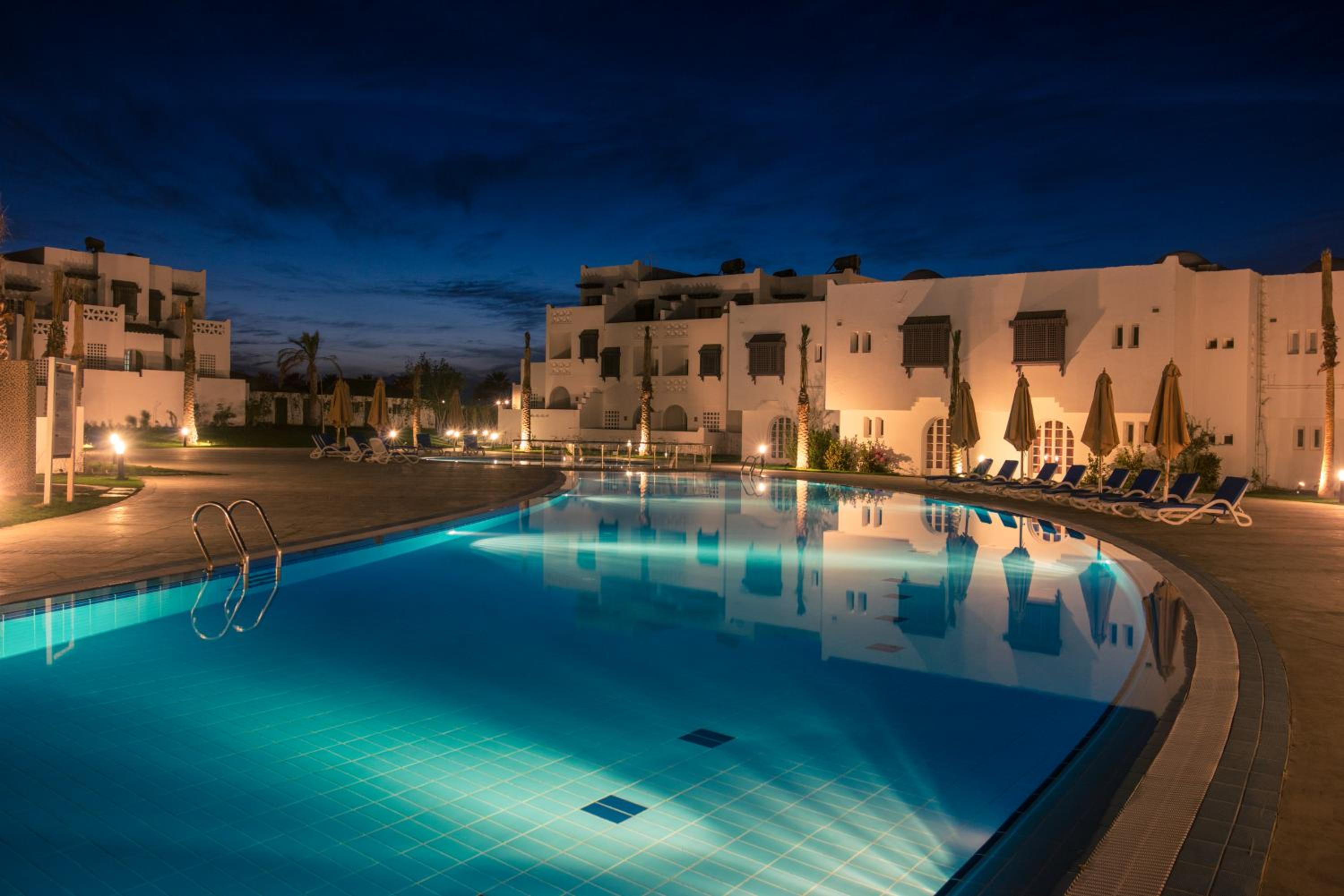 Superior King Suite - Pool Side