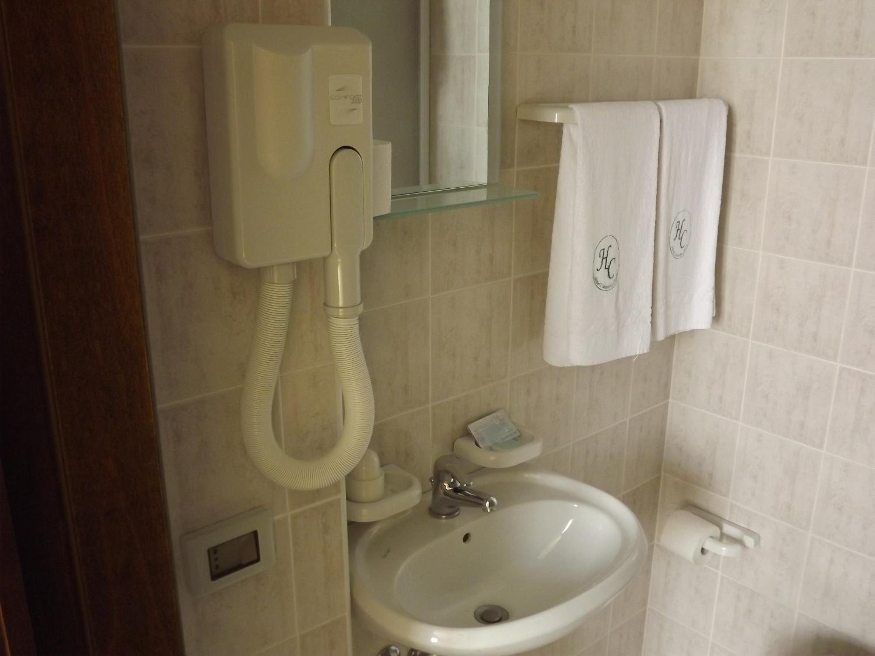 Twin Room - Photo 3