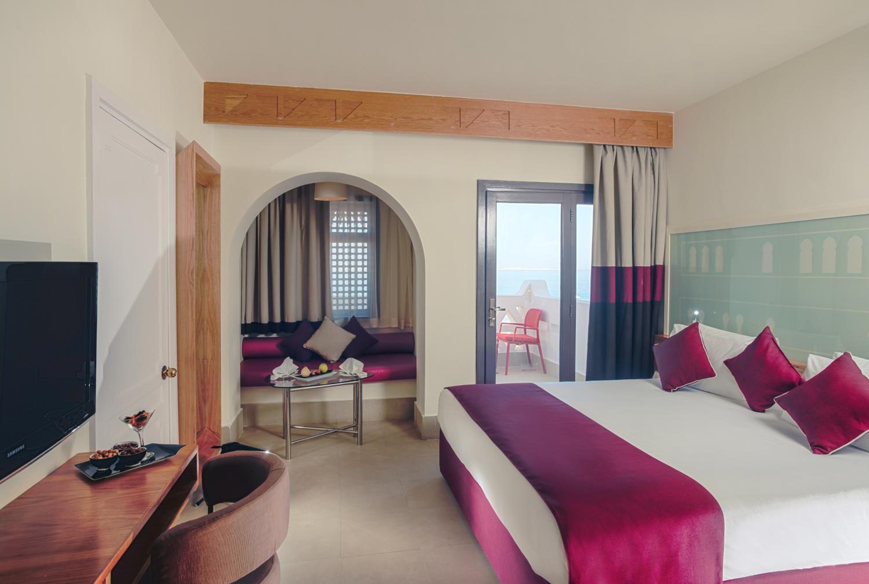Standard King Room with Sea View