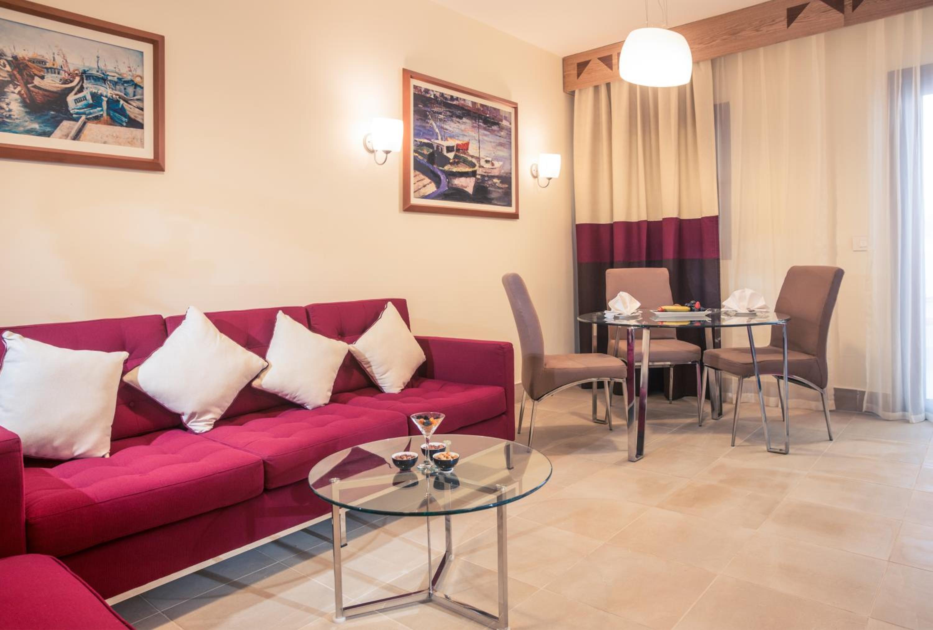 Superior King Suite - Pool Side