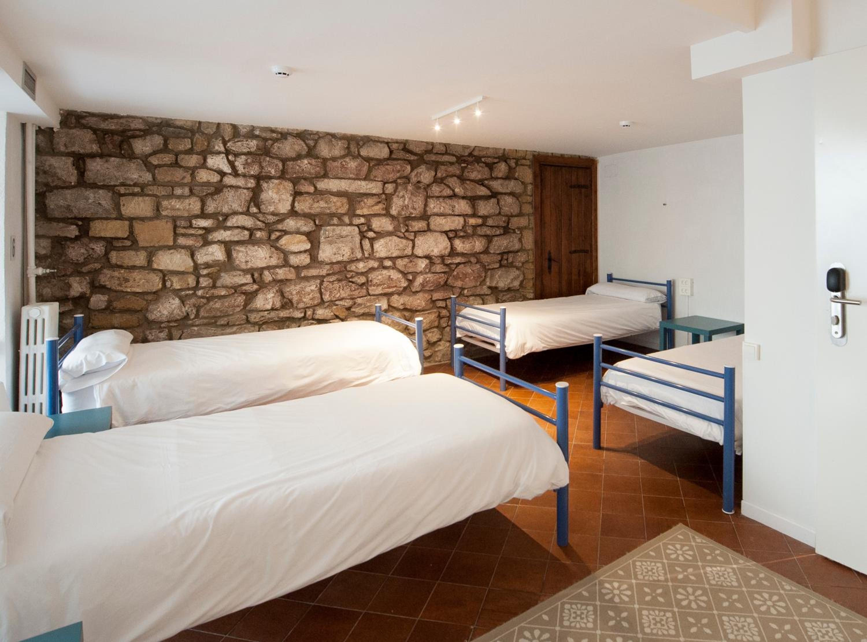 Cama en Habitación Compartida Mixta de 6 Camas con Baño Privado