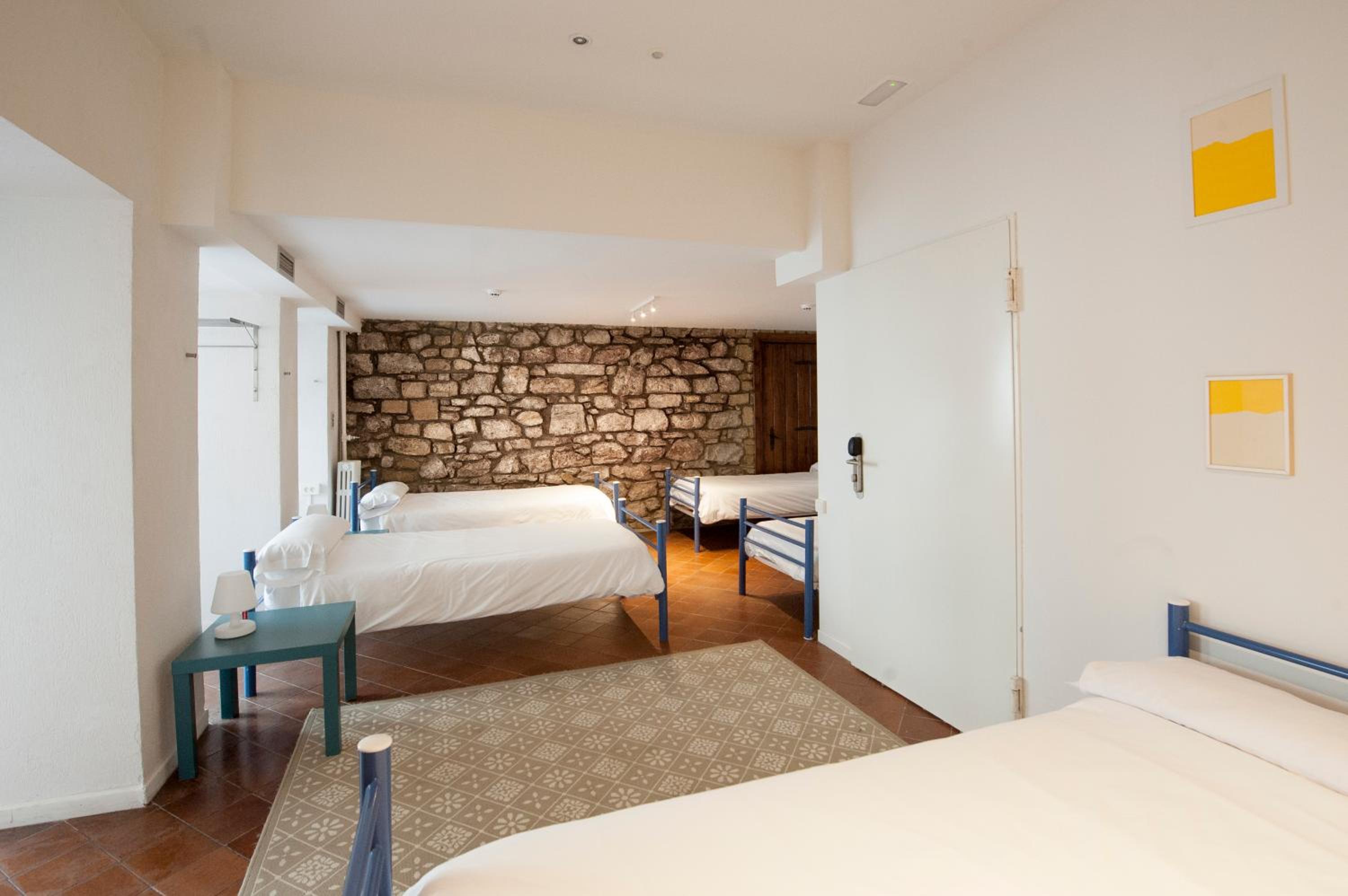 Bed in 6-Bed Mixed Dormitory Room with Private Bathroom photo 2