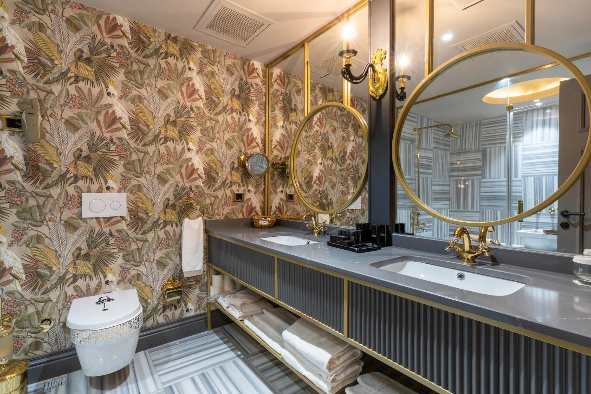Presidential King Suite photo 1