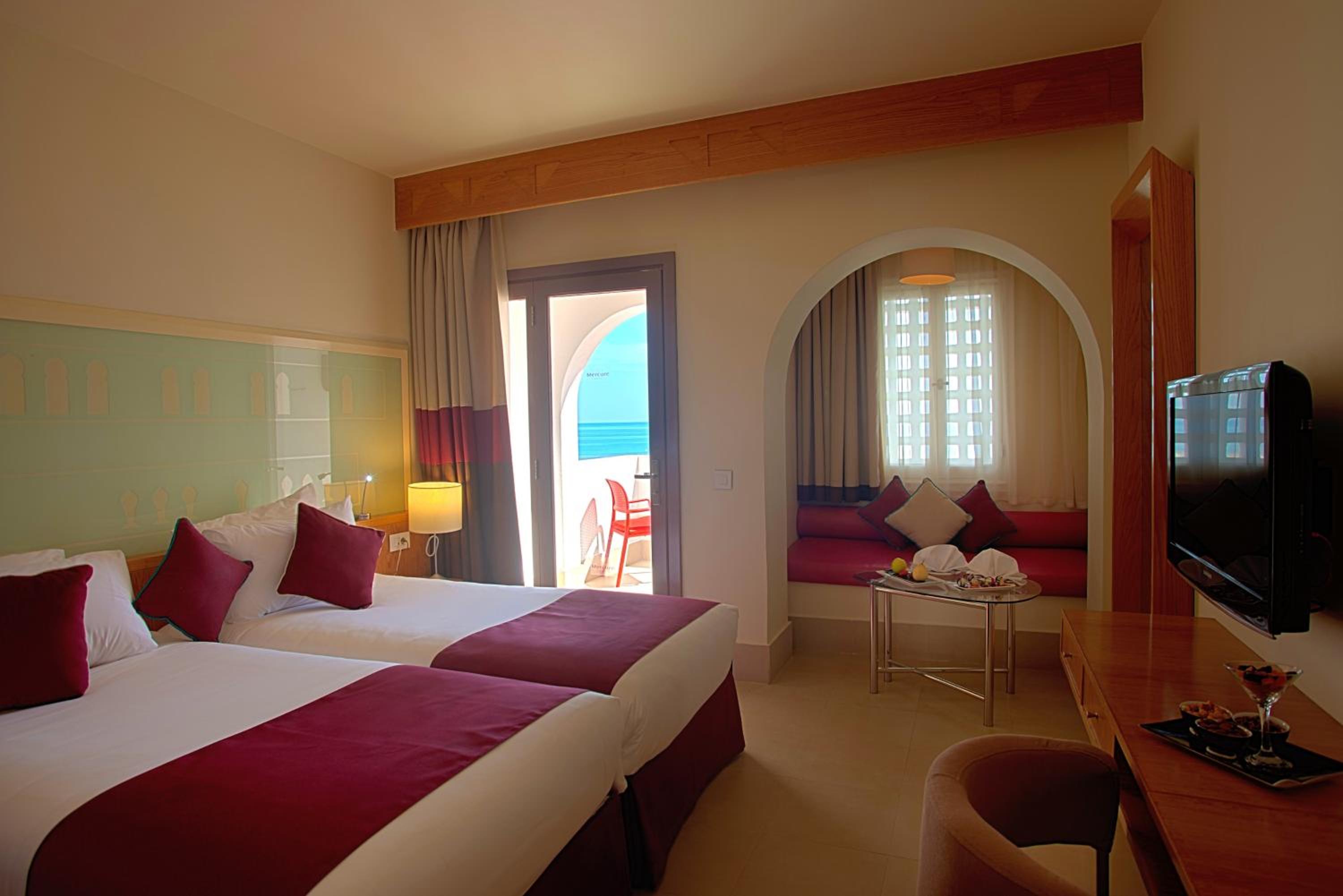 Standard Twin Room with Sea View - Photo 1