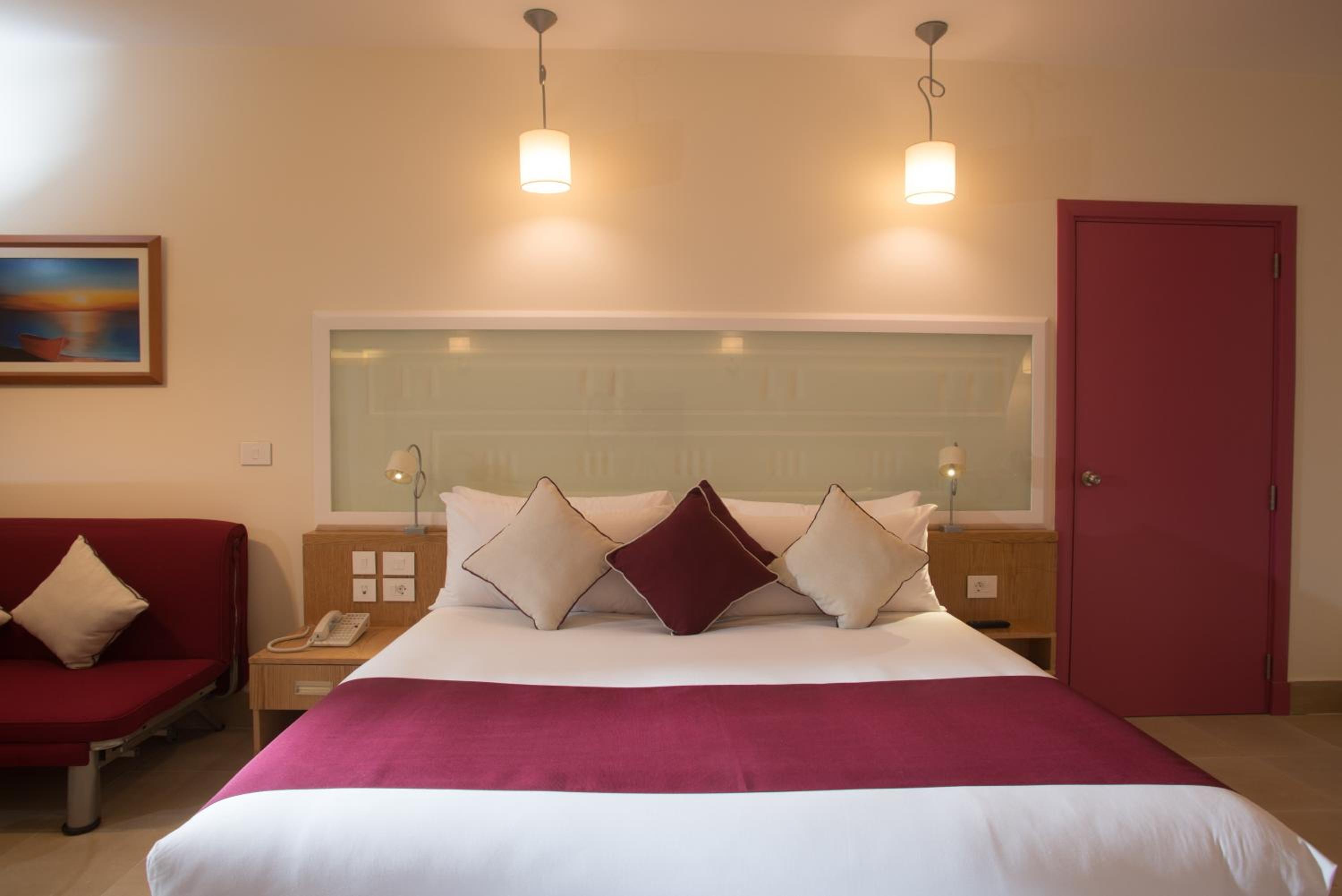 Superior Double Room with Pool View - Photo 7