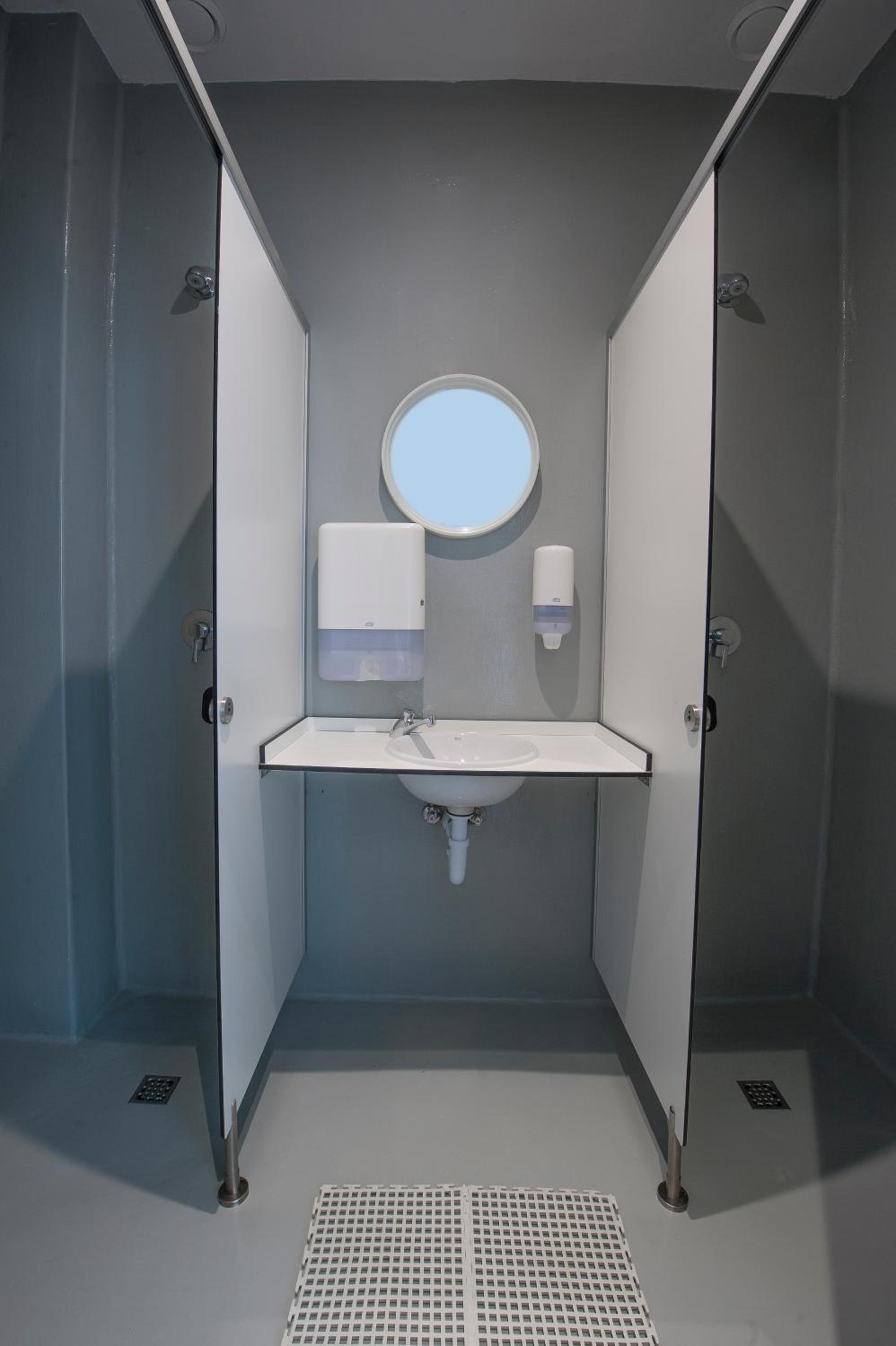 Bed in 6-Bed Mixed Dormitory Room with Private Bathroom photo 3
