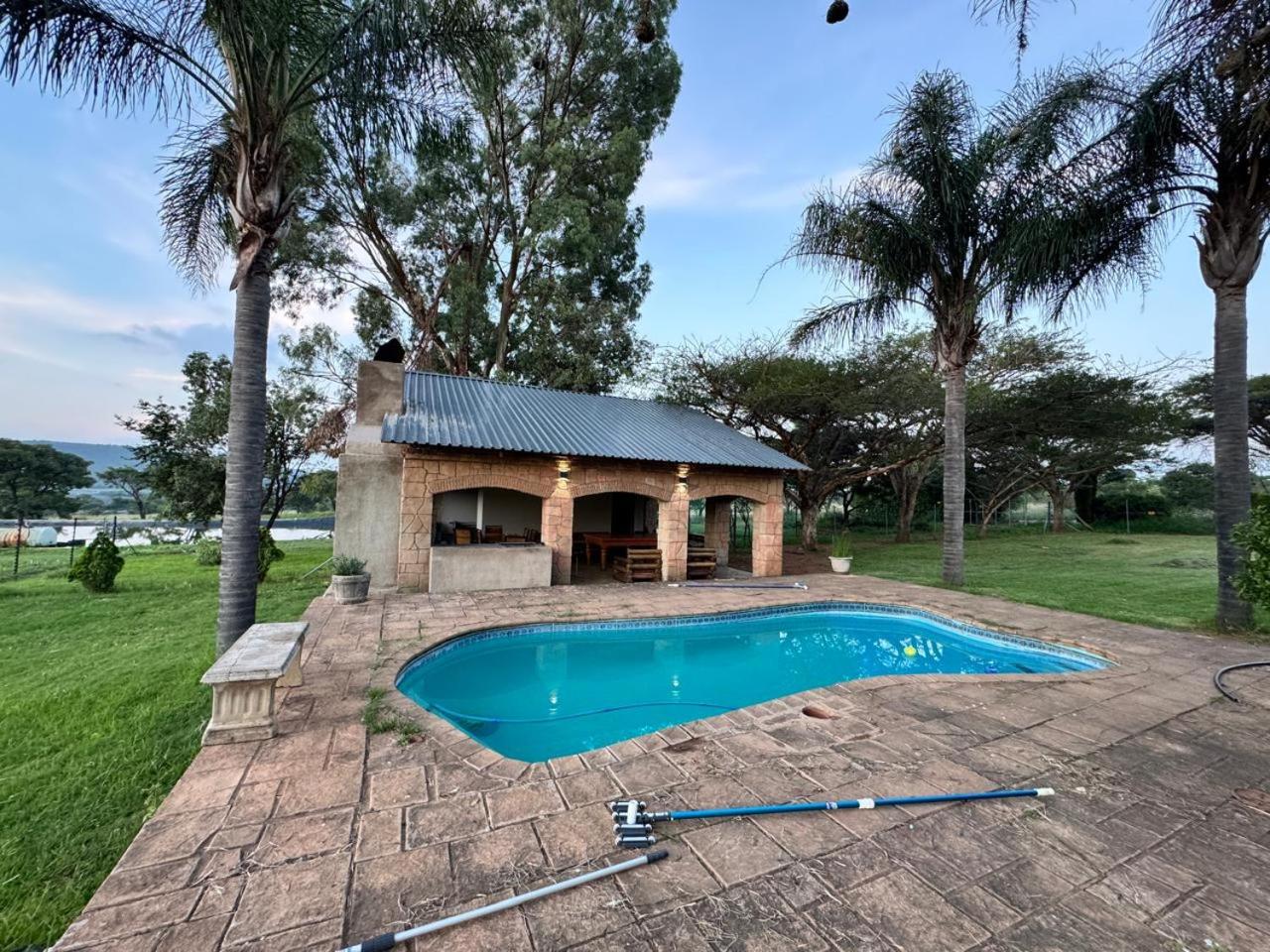 Six-Bedroom House photo 1