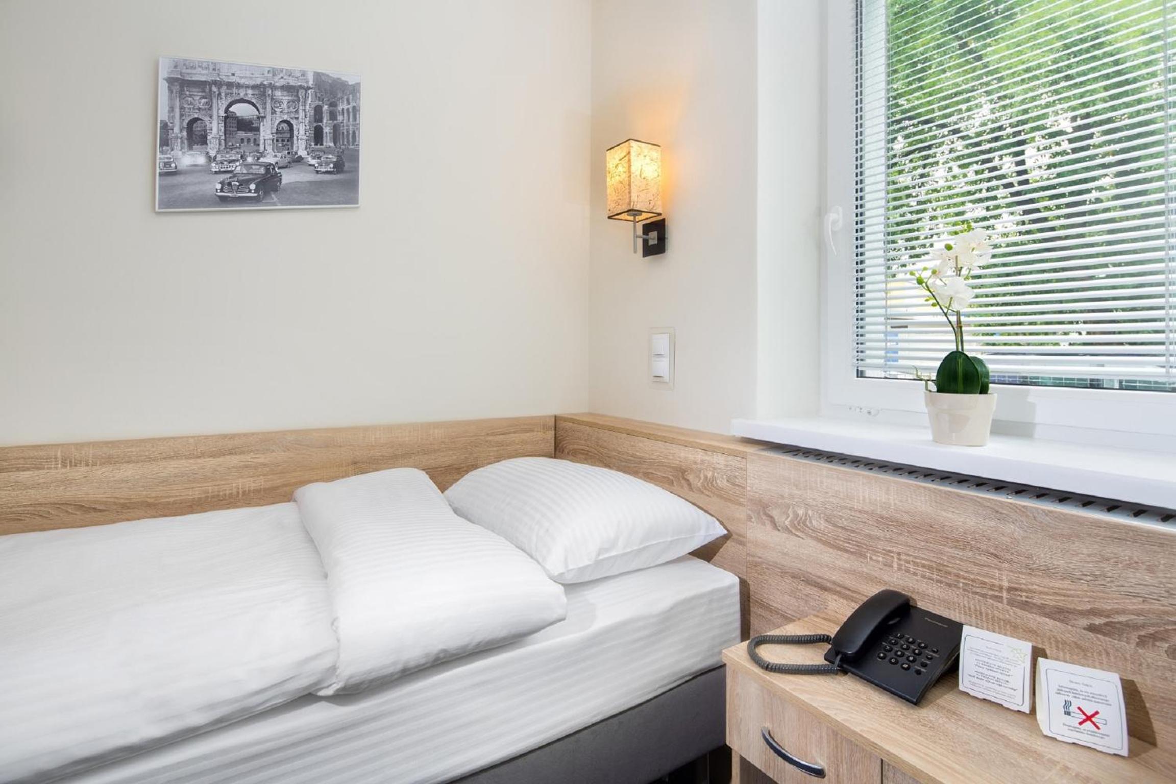 Single Room photo 3