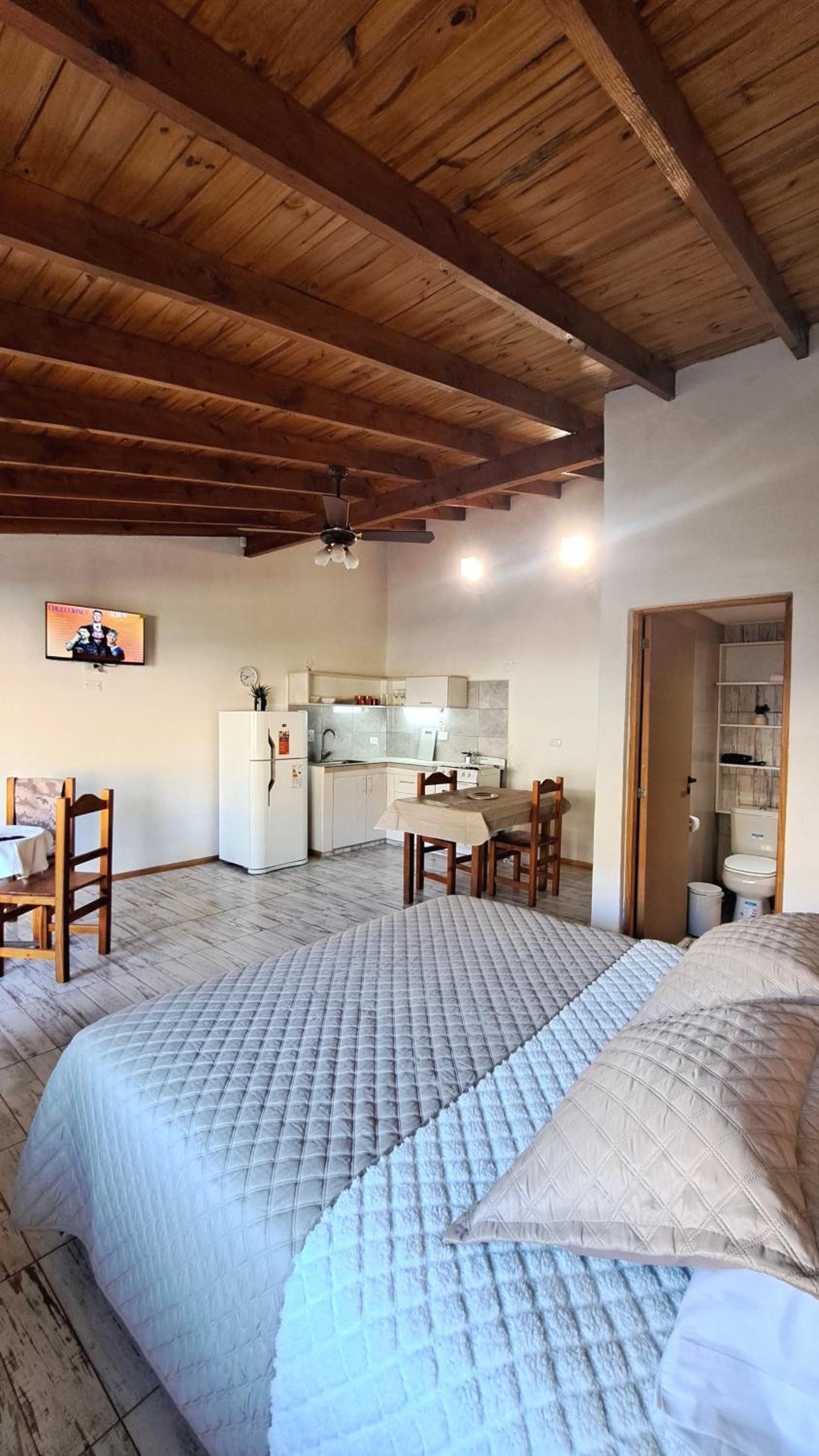 Studio Apartment with Queen Bed photo 2