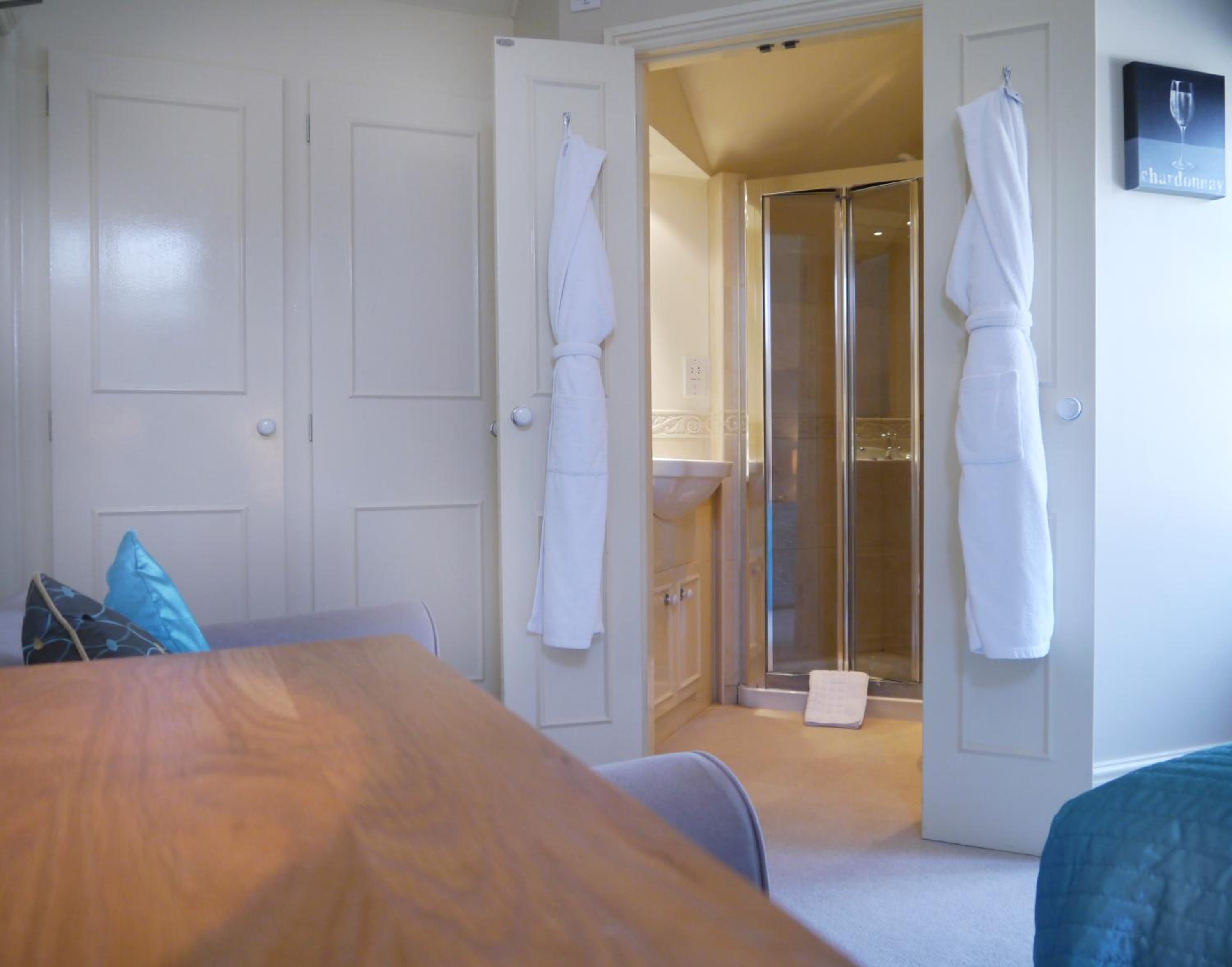 Standard Double Room - Photo 6